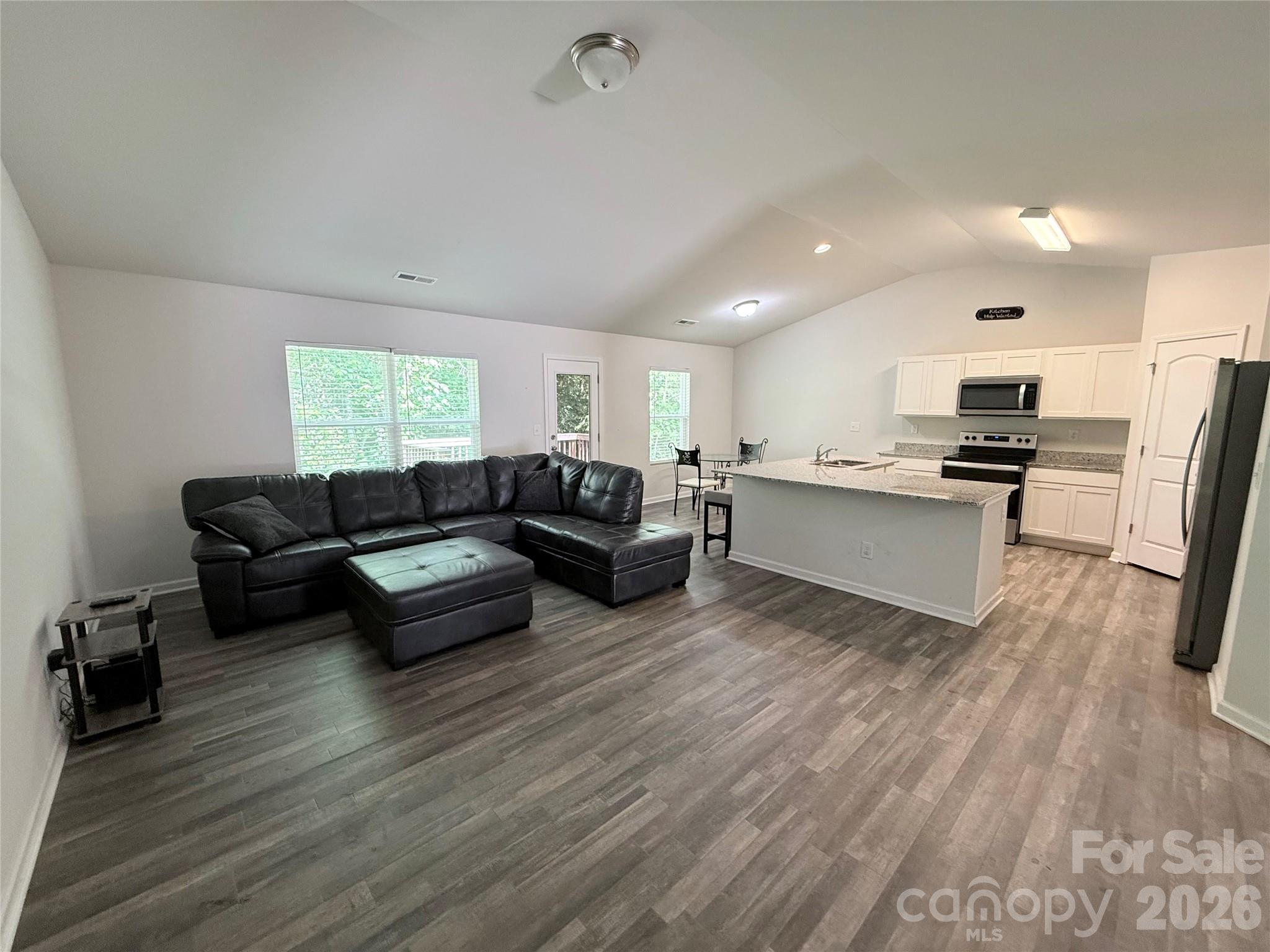 property viewer photo 7