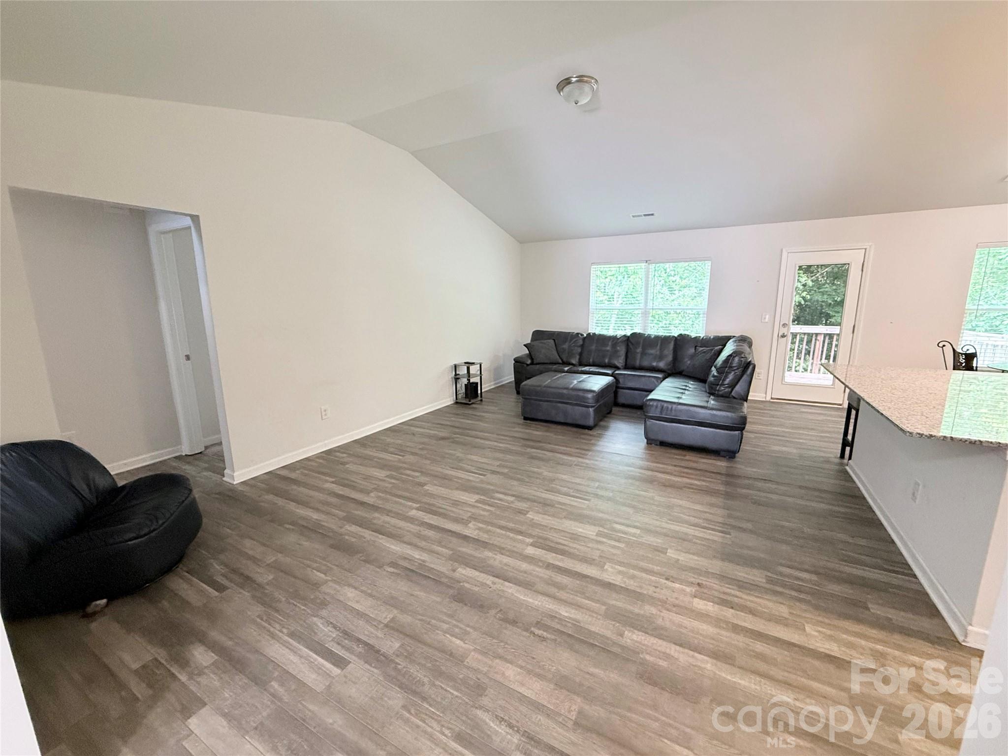 property viewer photo 8
