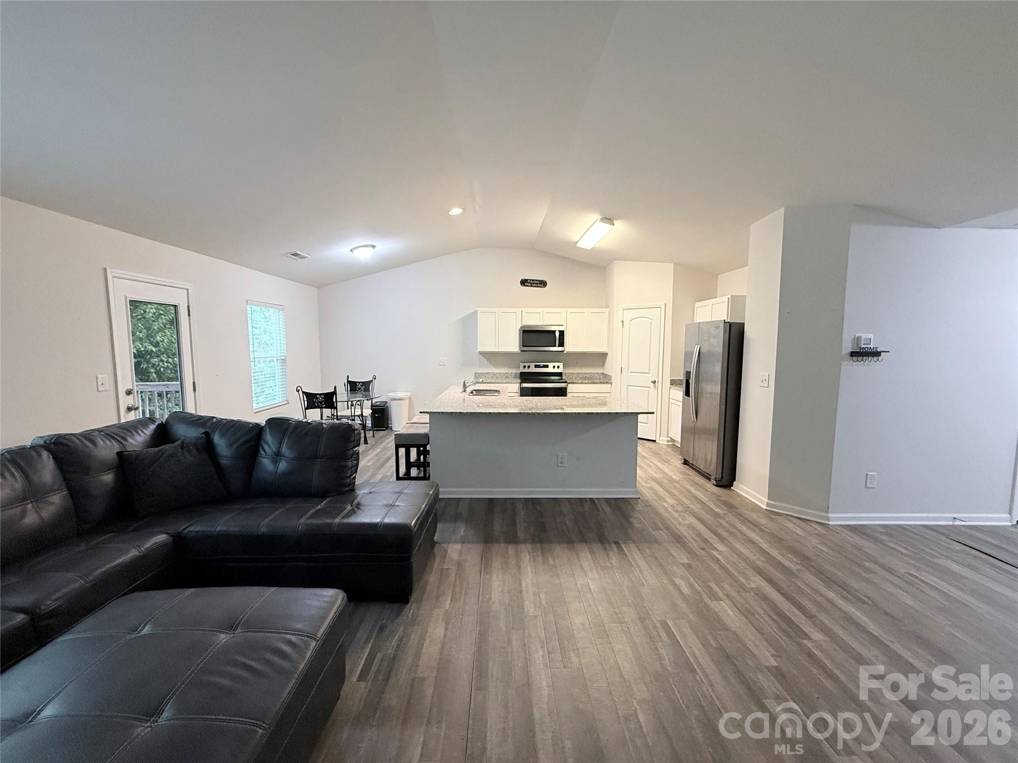 property viewer photo 9