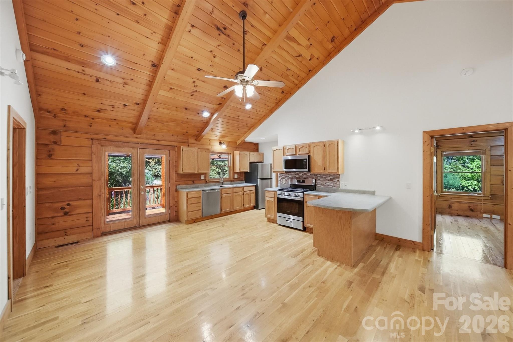 main property photo 7
