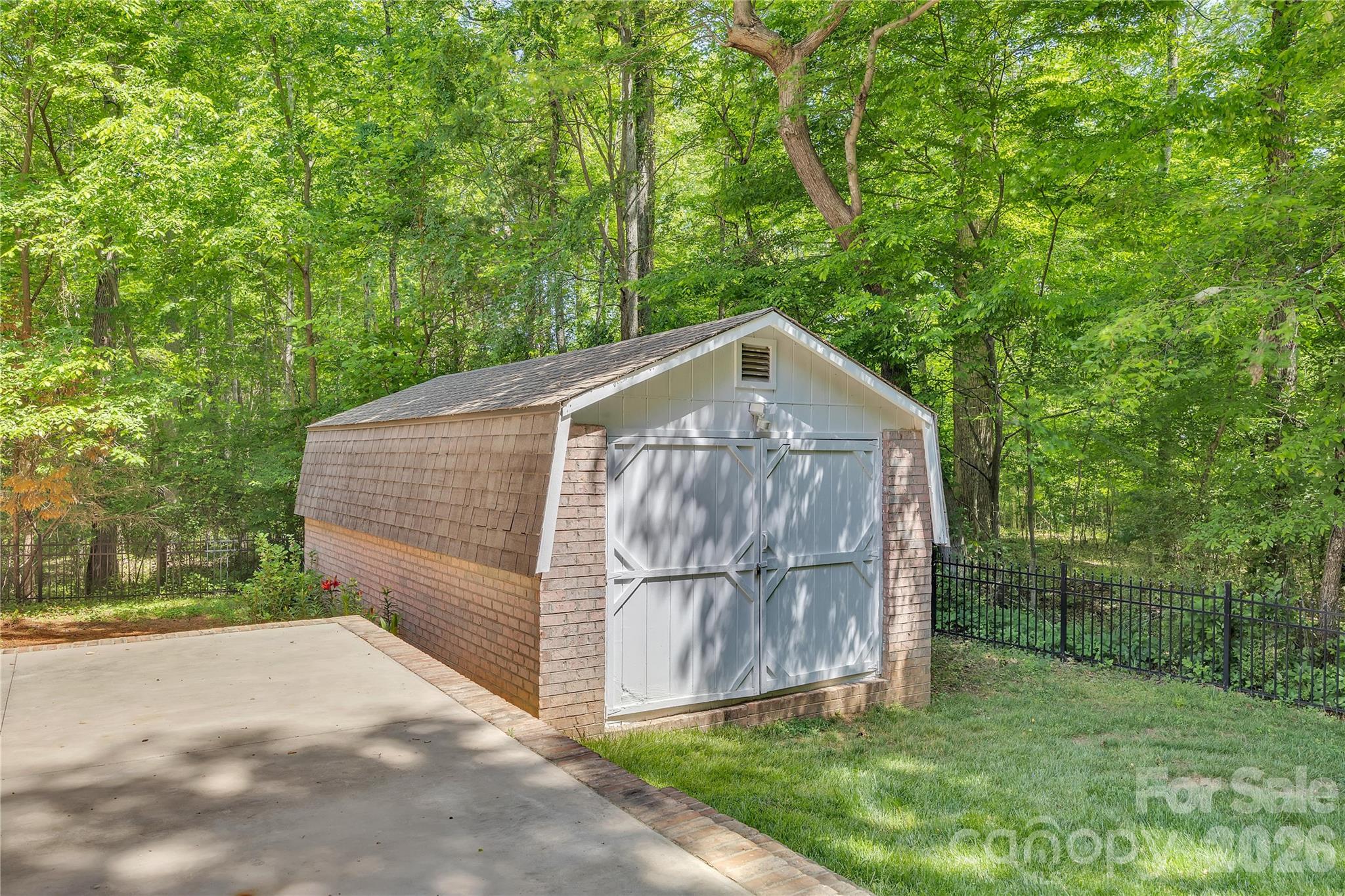 main property photo 23