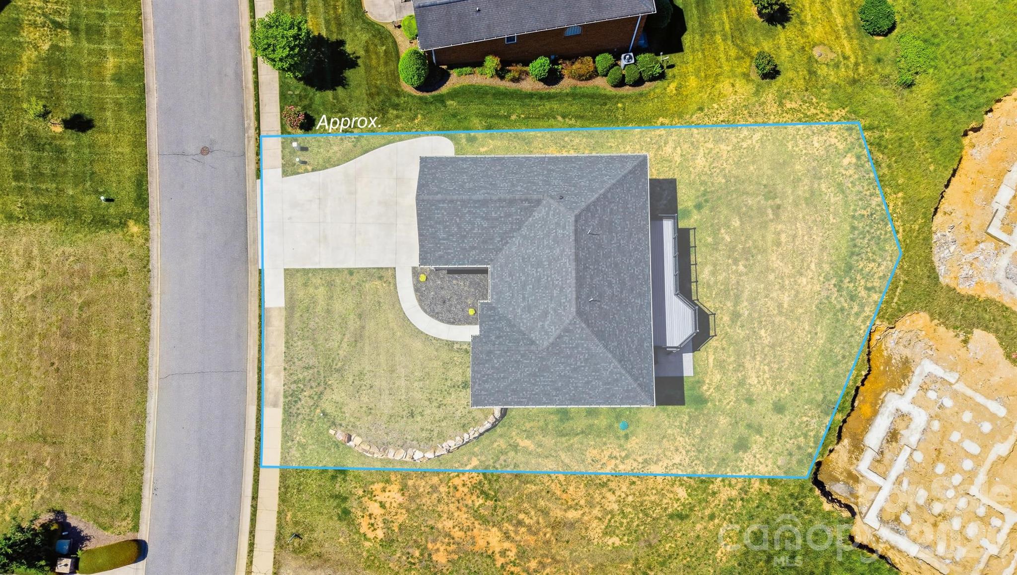 main property photo 24