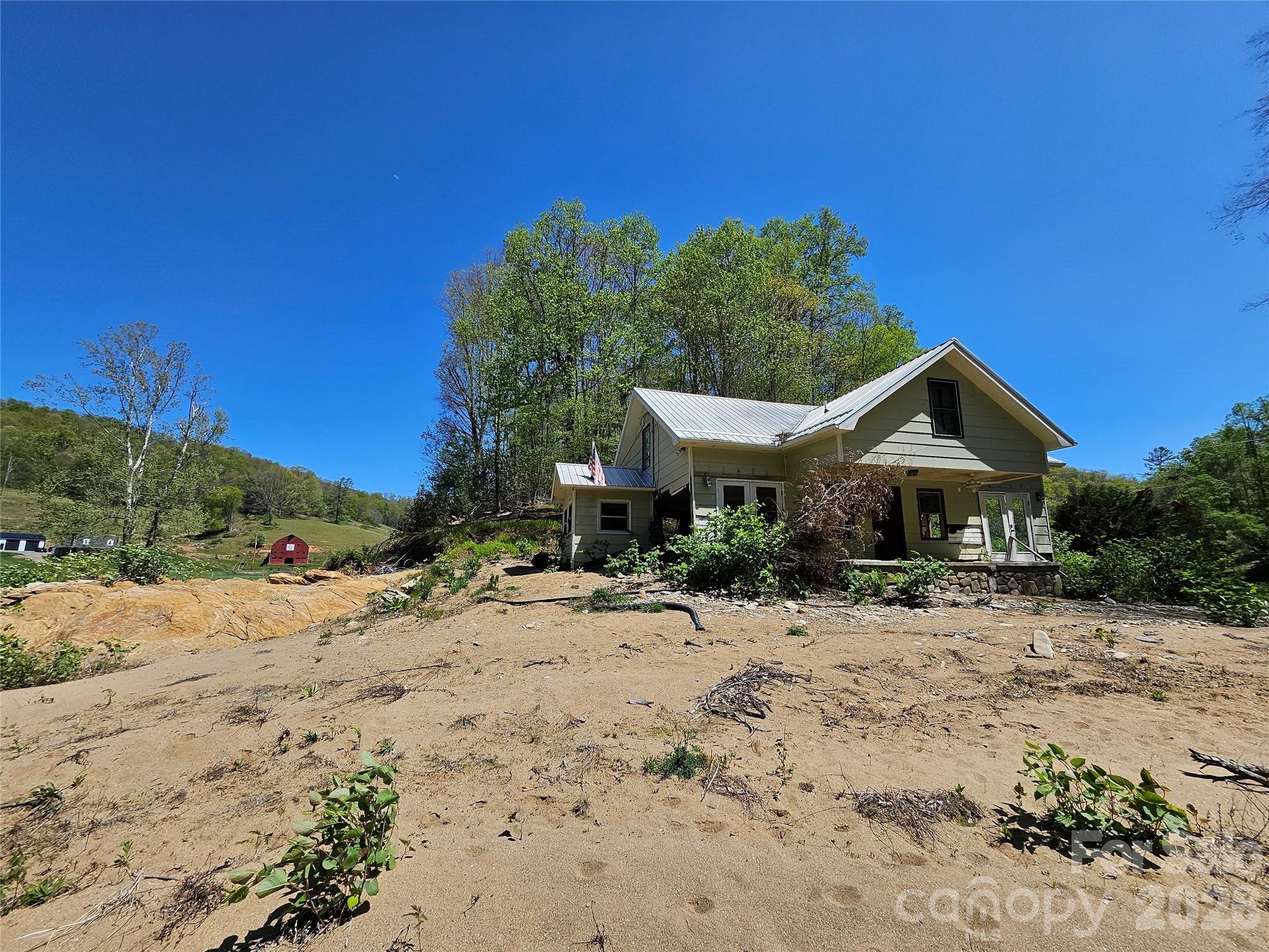 main property photo 16