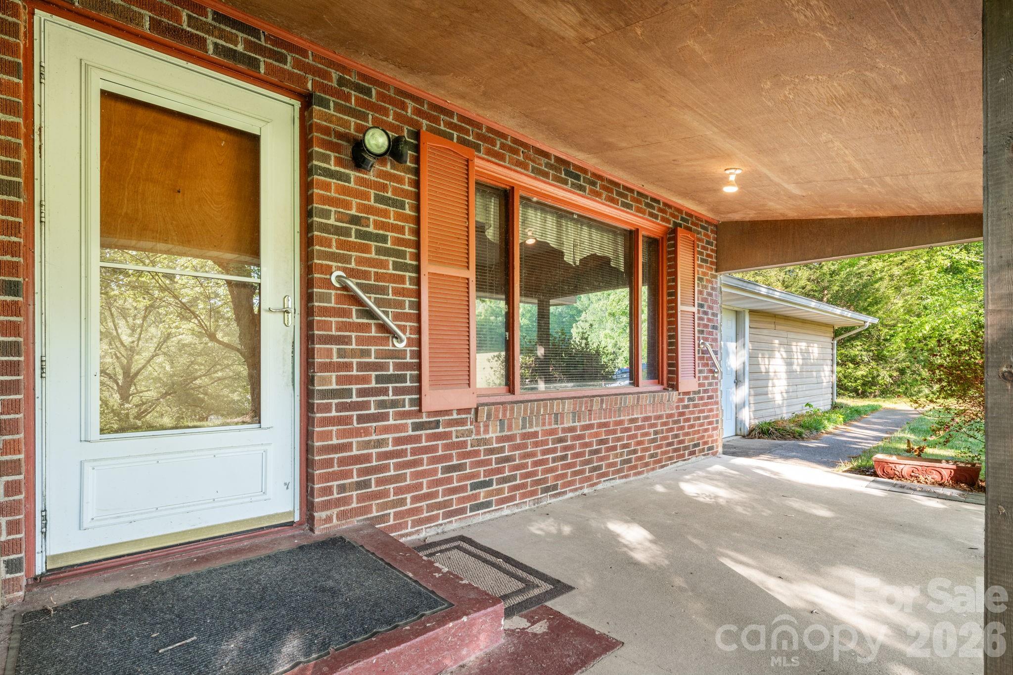 main property photo 11