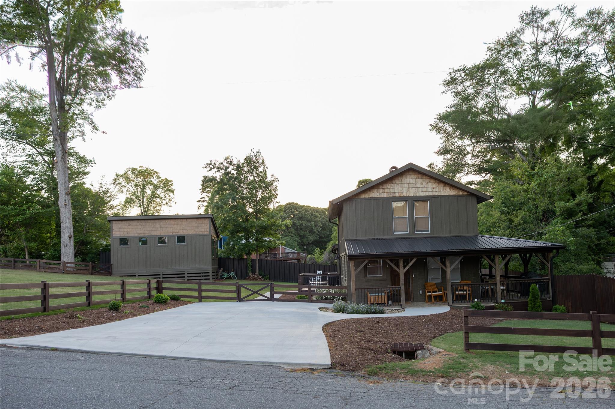 main property photo 28