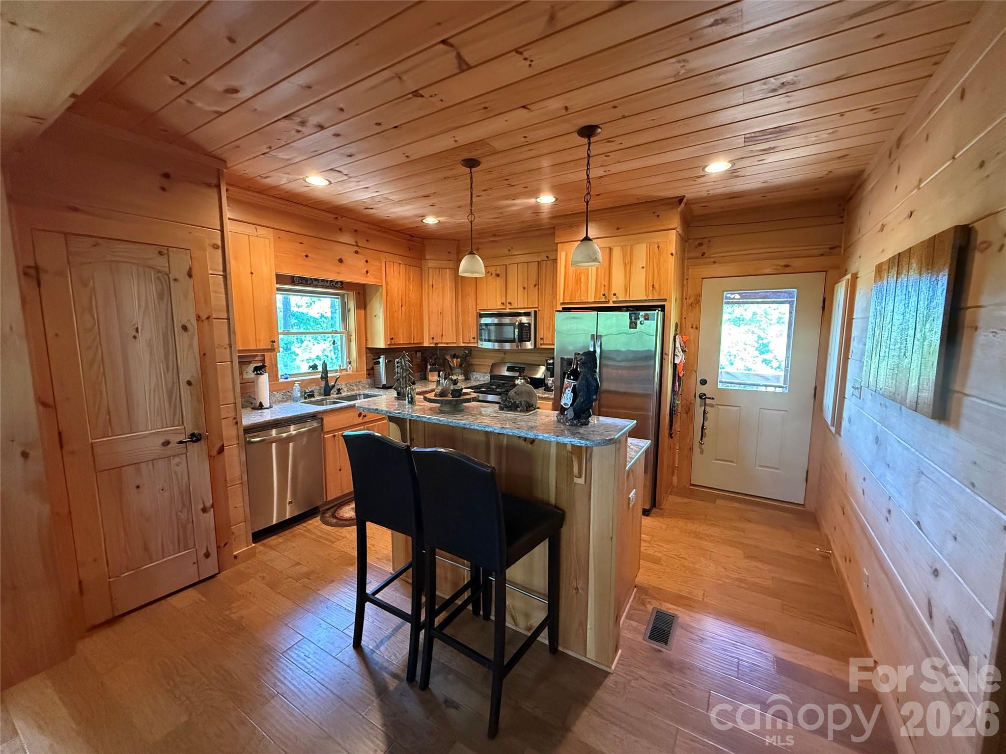 main property photo 16