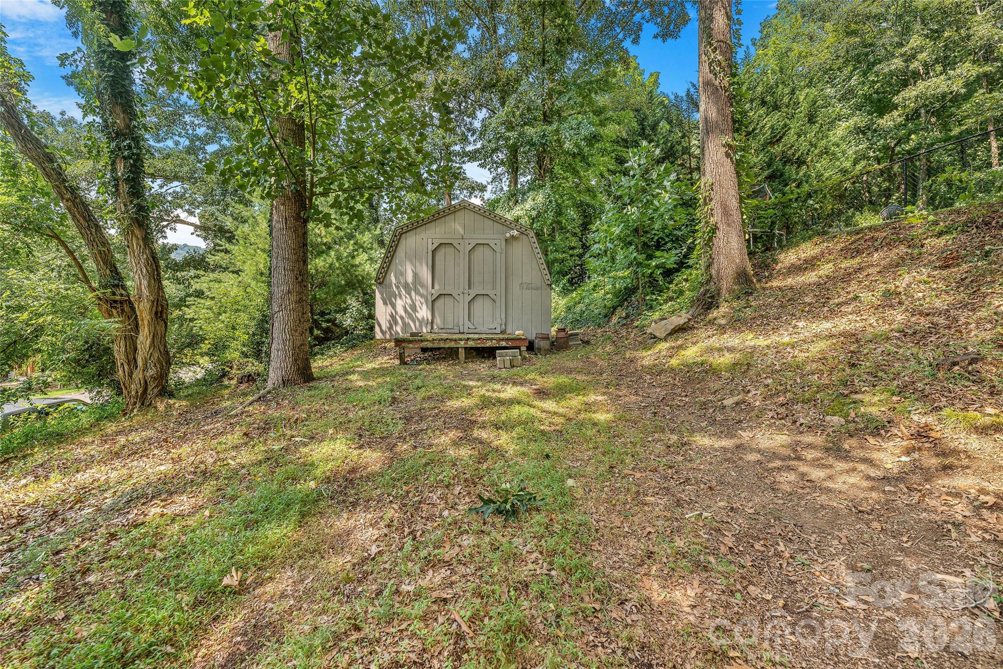 main property photo 45