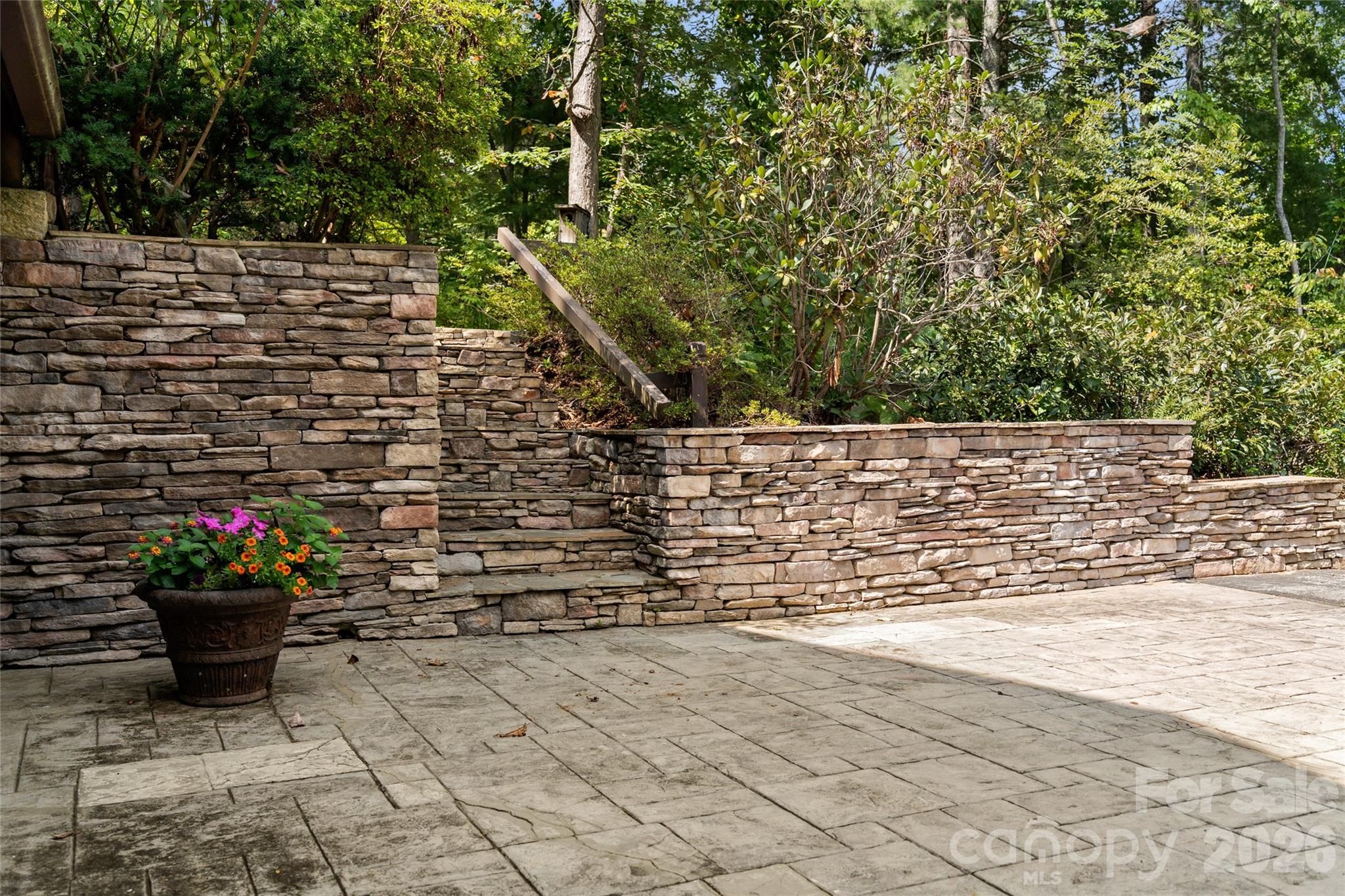 main property photo 30