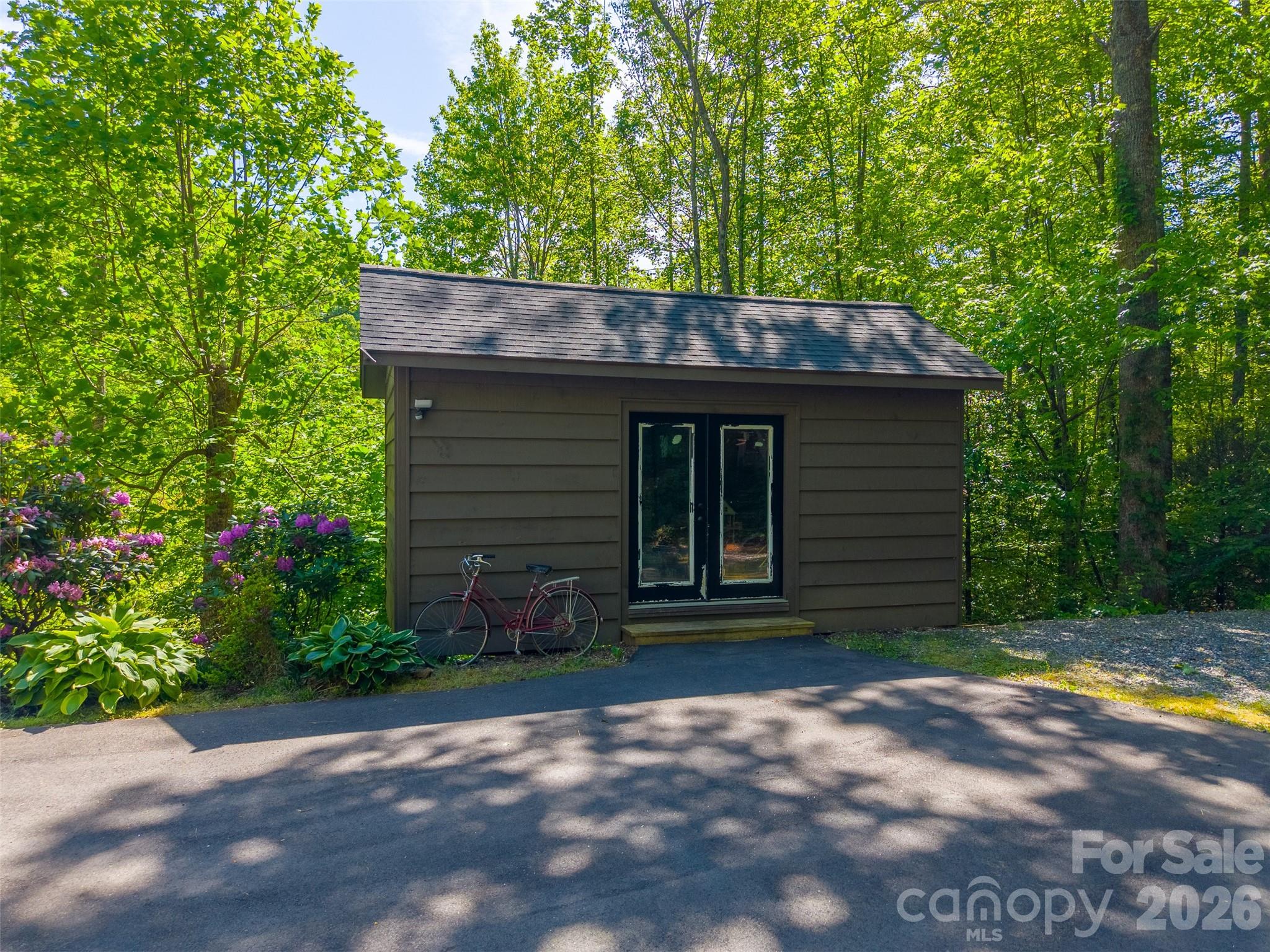 main property photo 18