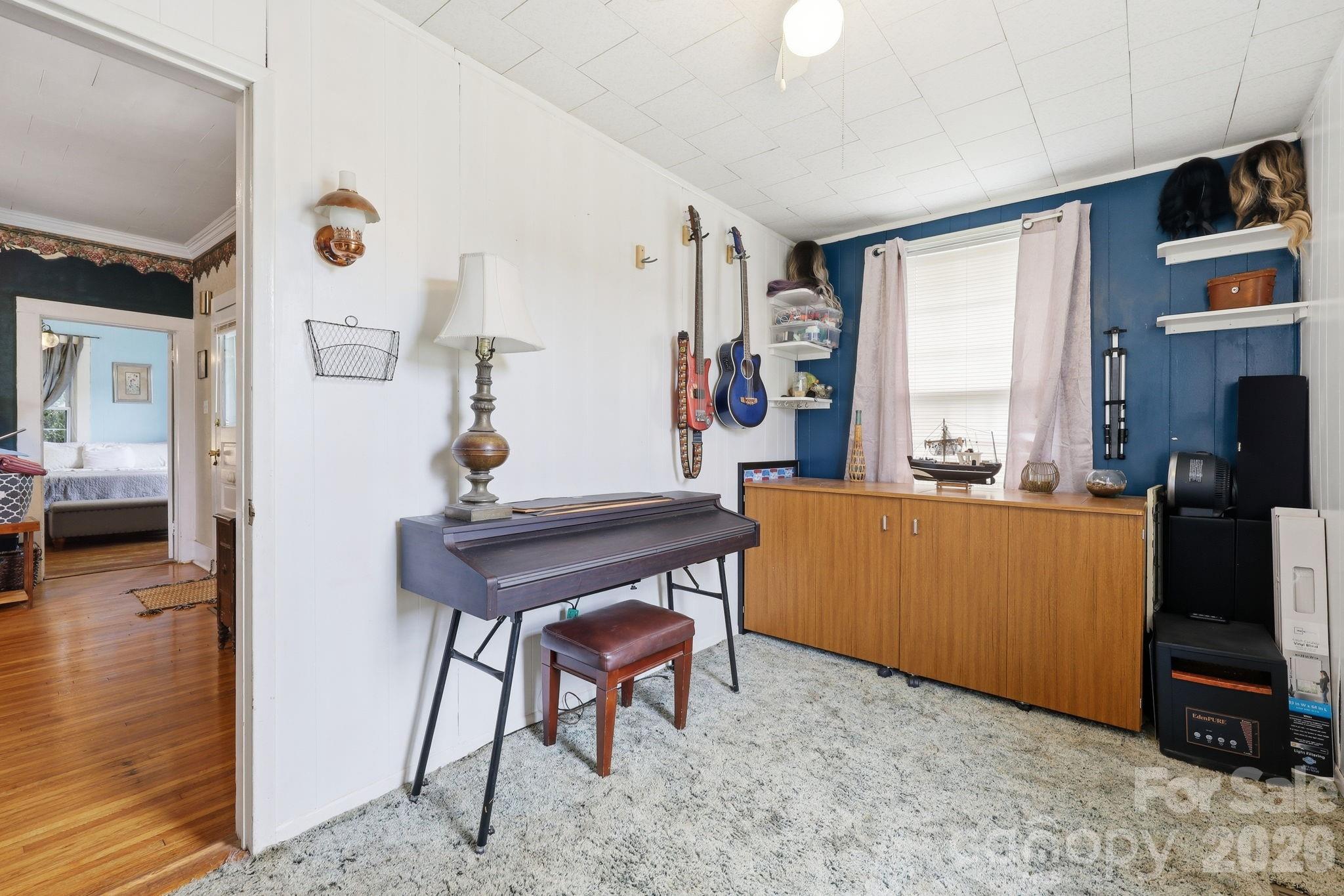 main property photo 28