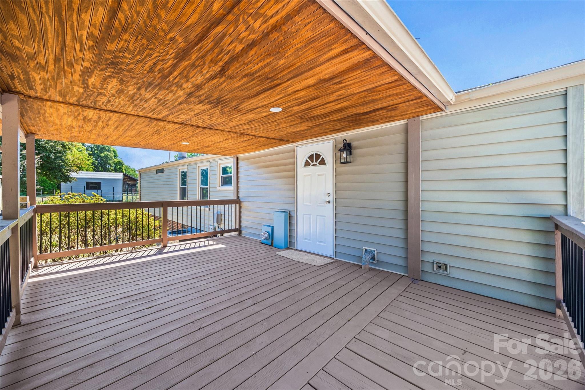 main property photo 28