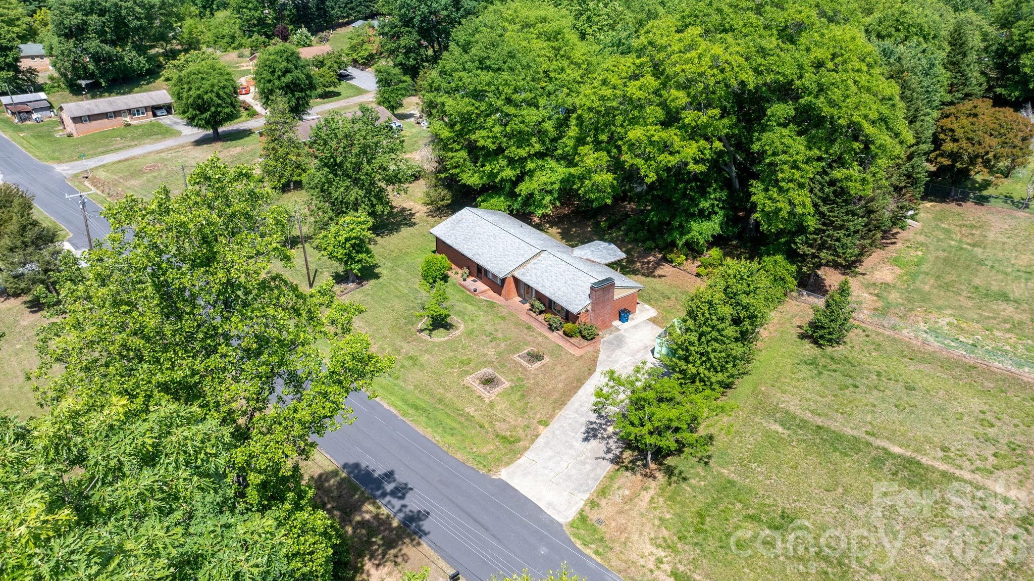 main property photo 28