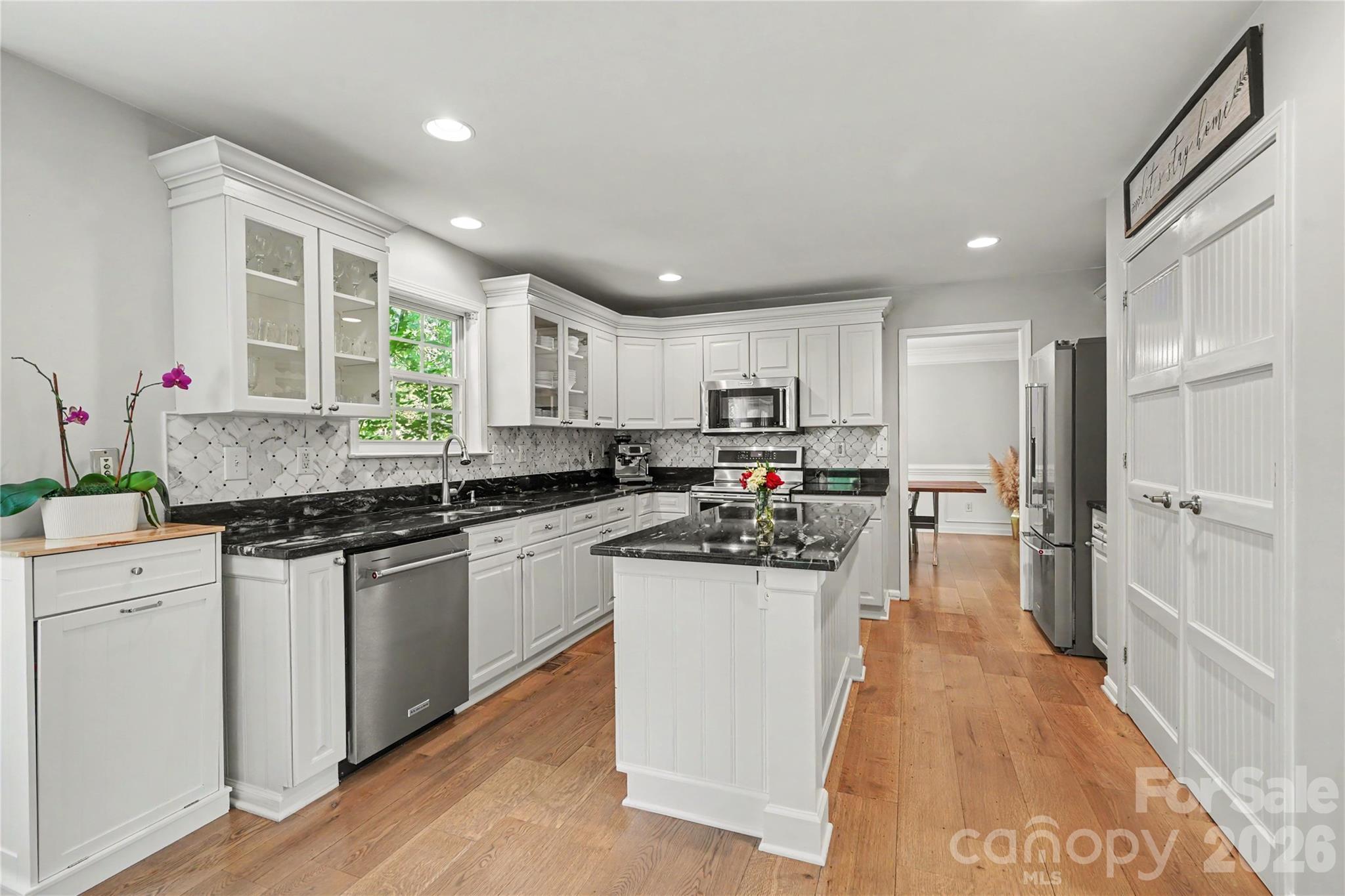 property viewer photo 2
