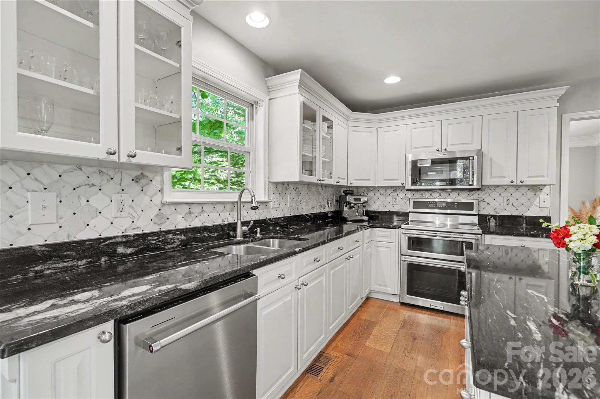property viewer photo 3