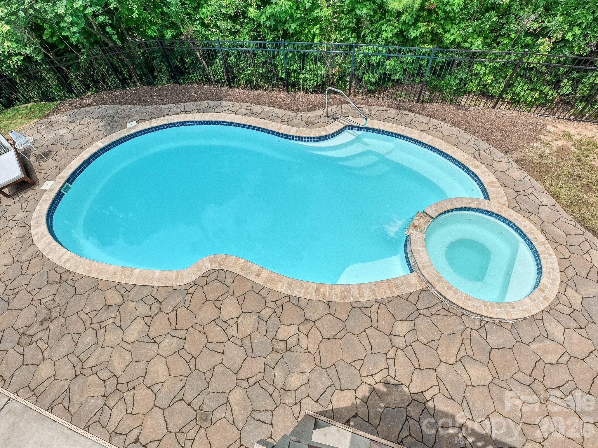 main property photo 31