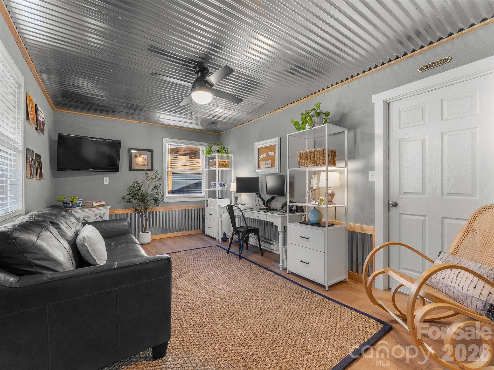 main property photo 28