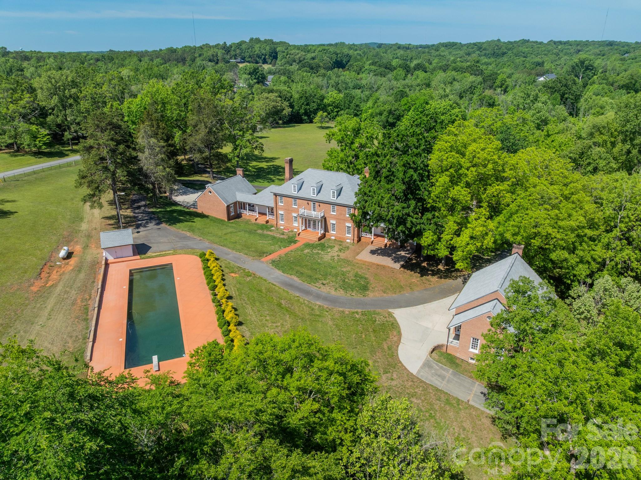 main property photo 11