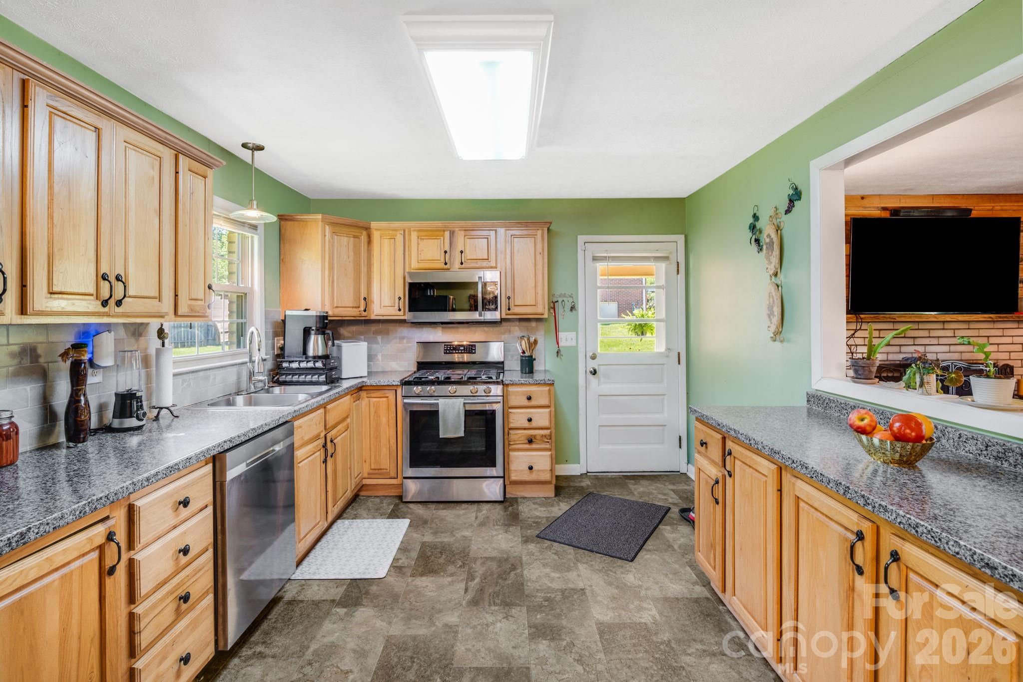 main property photo 11