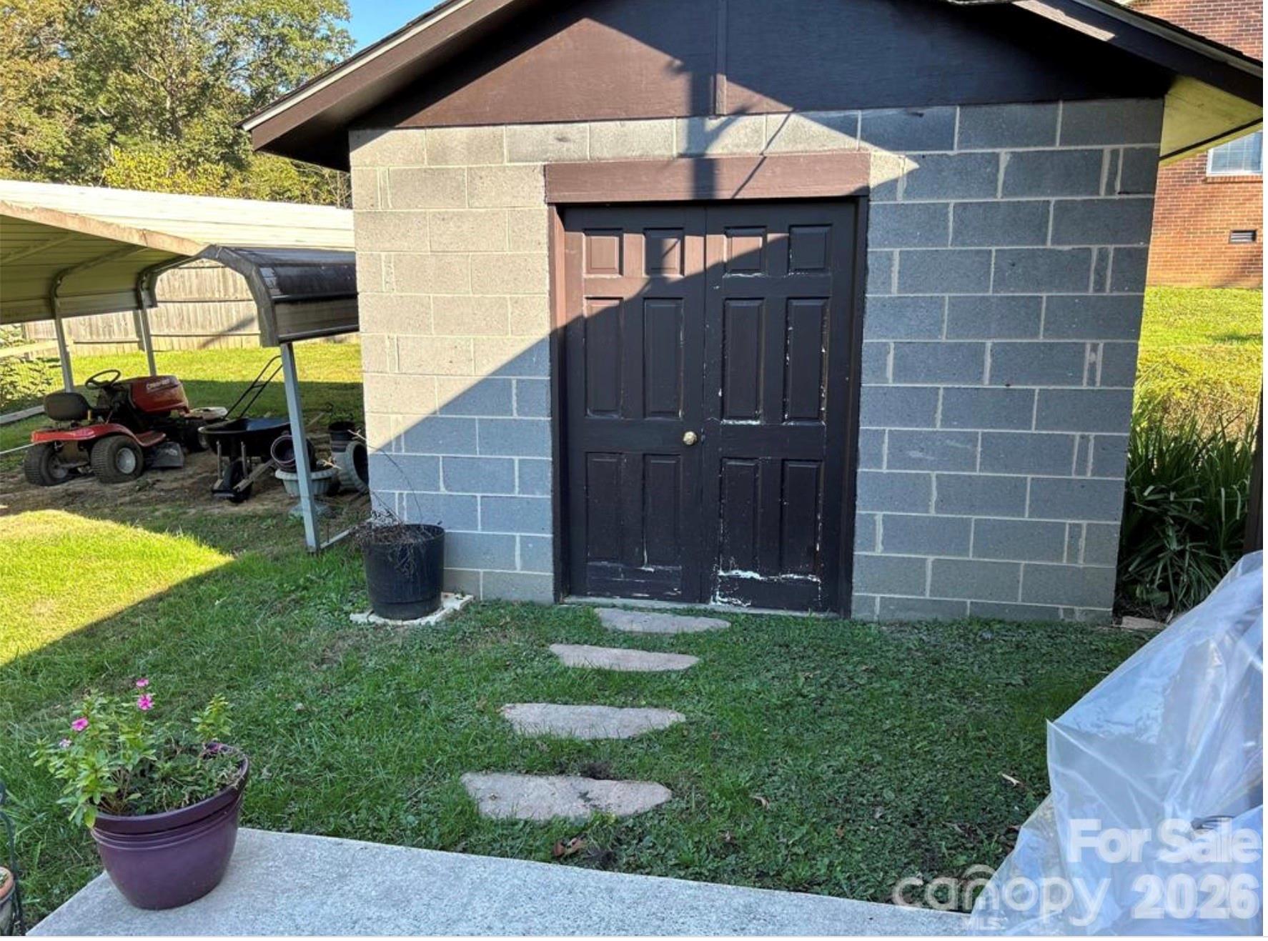 main property photo 30
