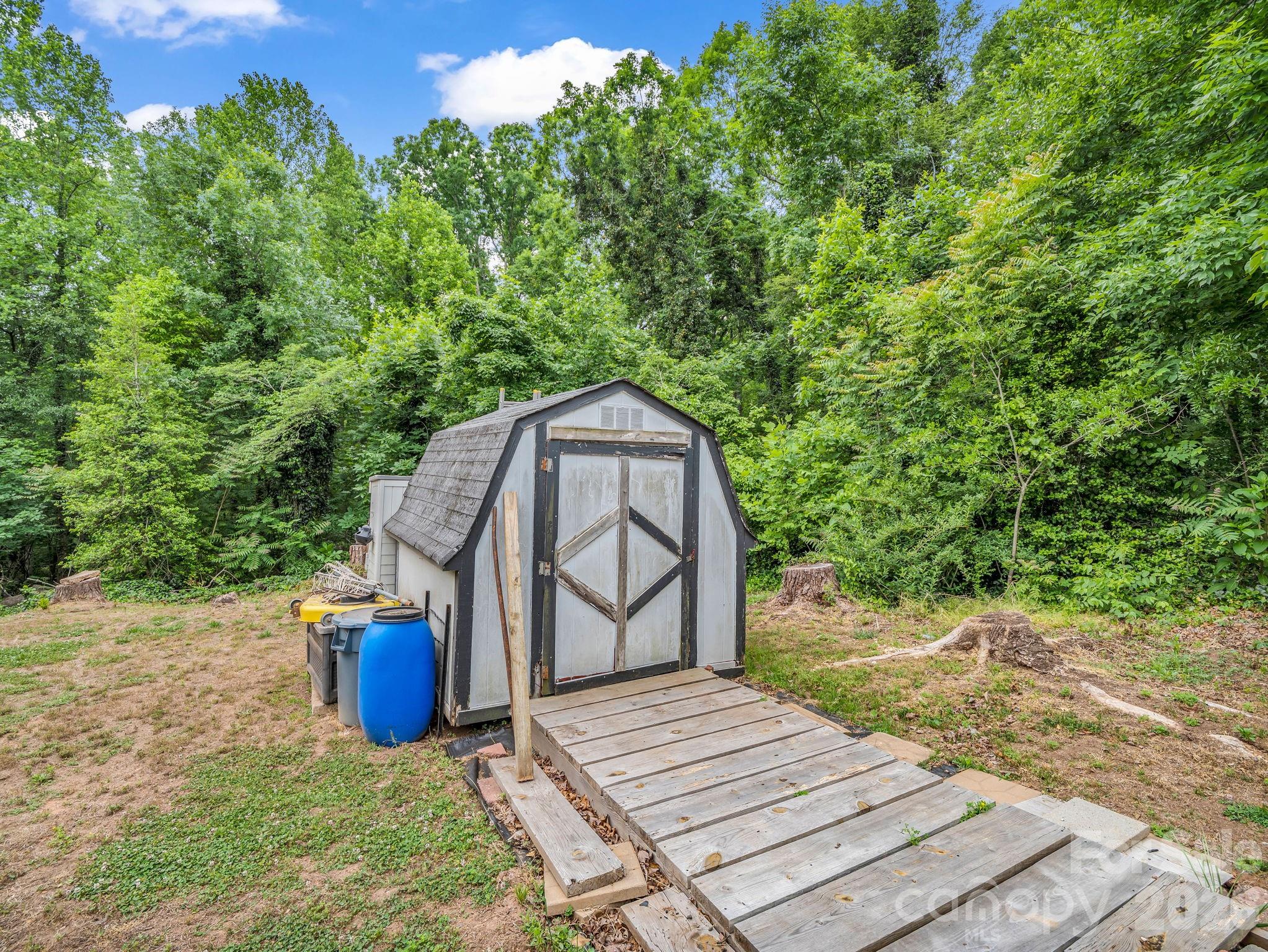 main property photo 37
