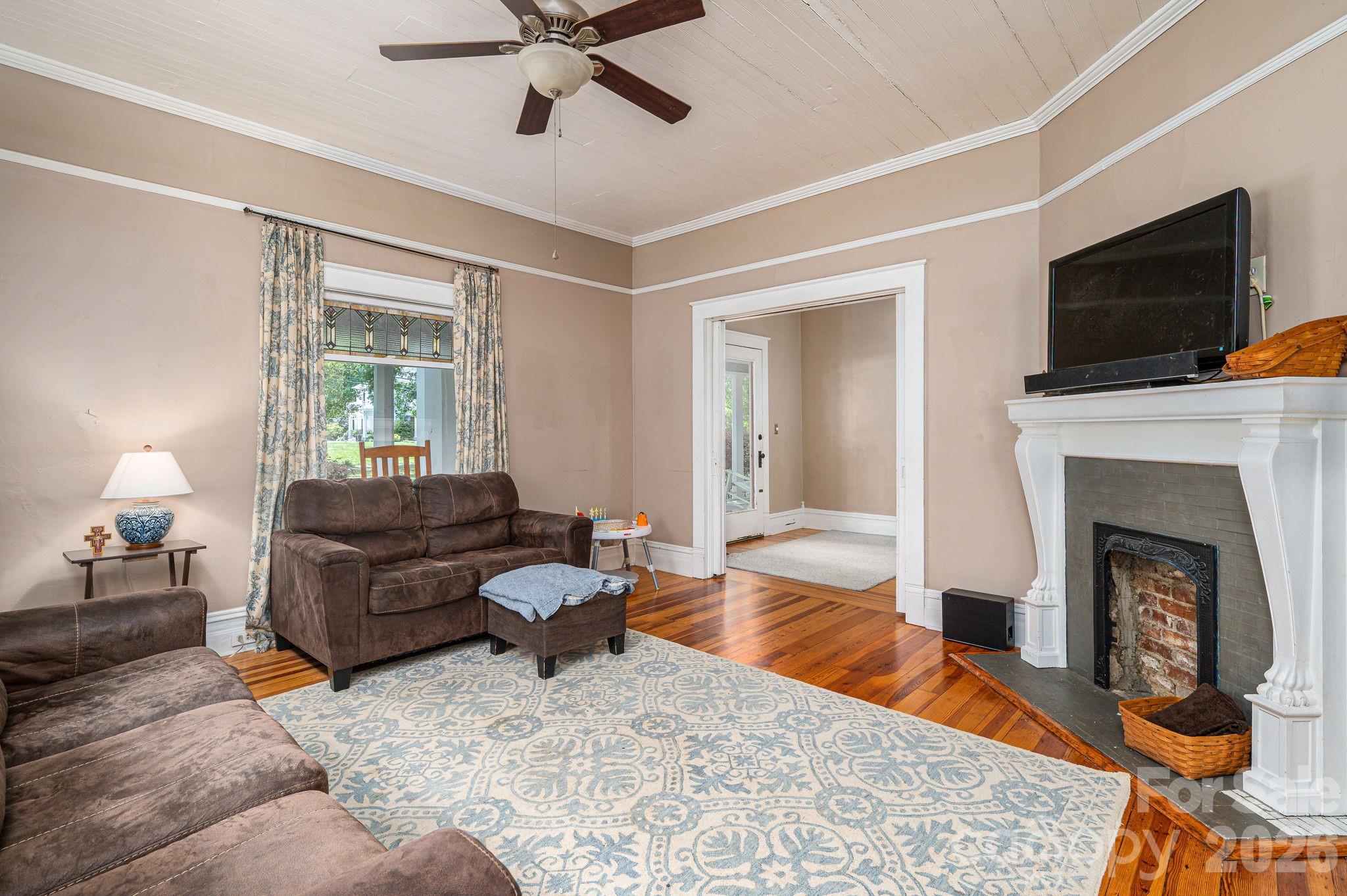 main property photo 6