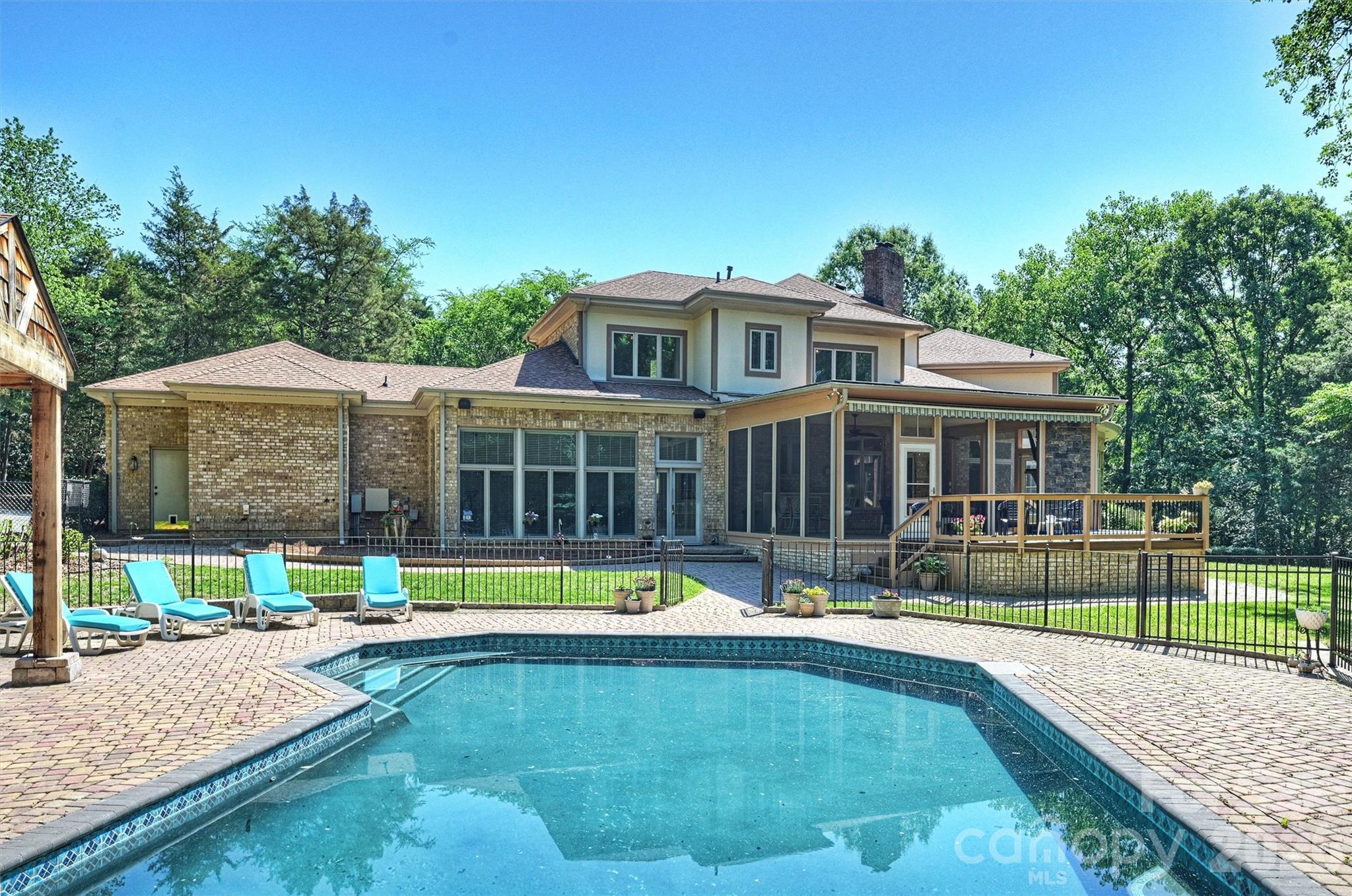 main property photo 41