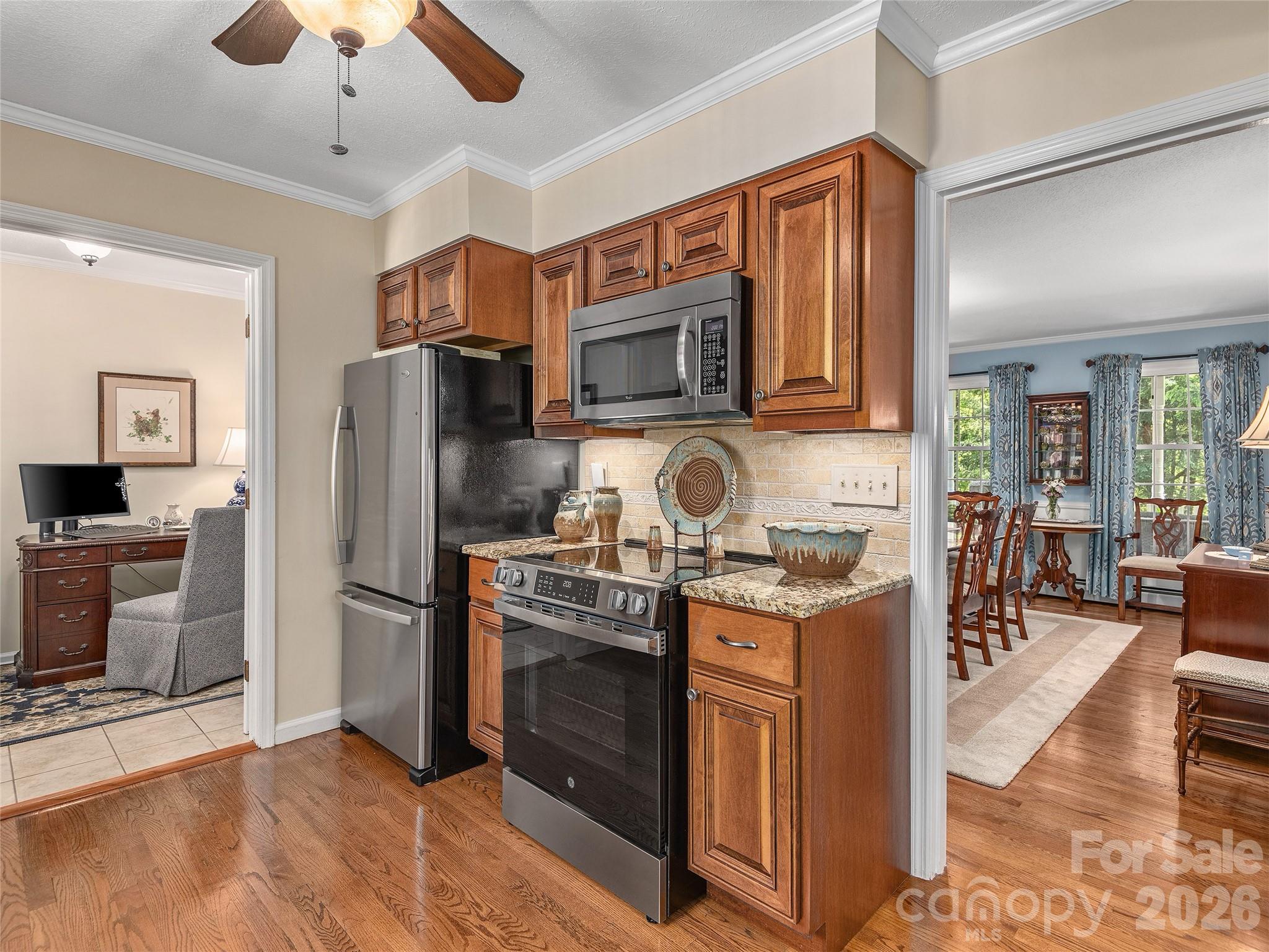 main property photo 14