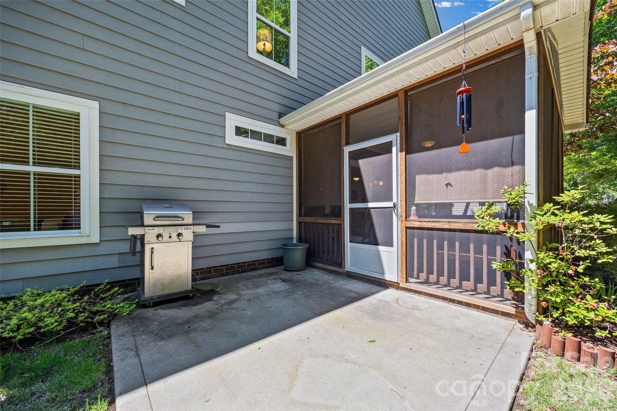 main property photo 34