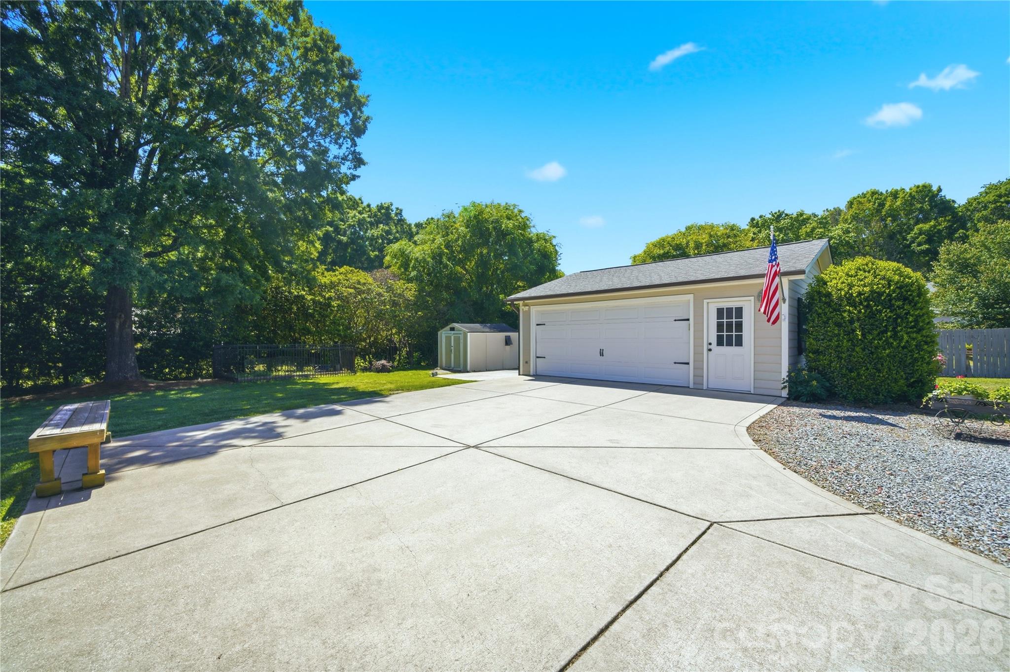 main property photo 33