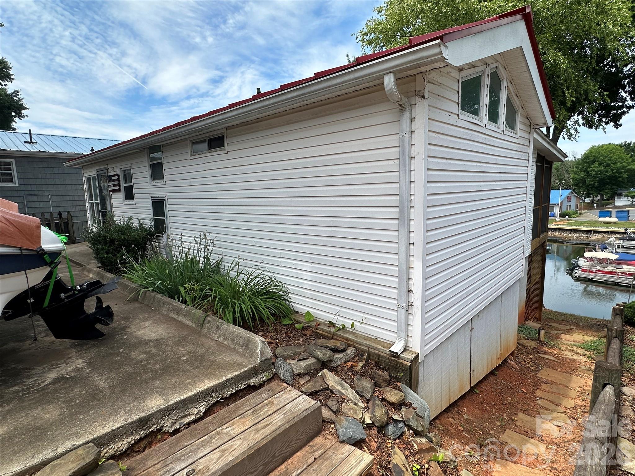 main property photo 31