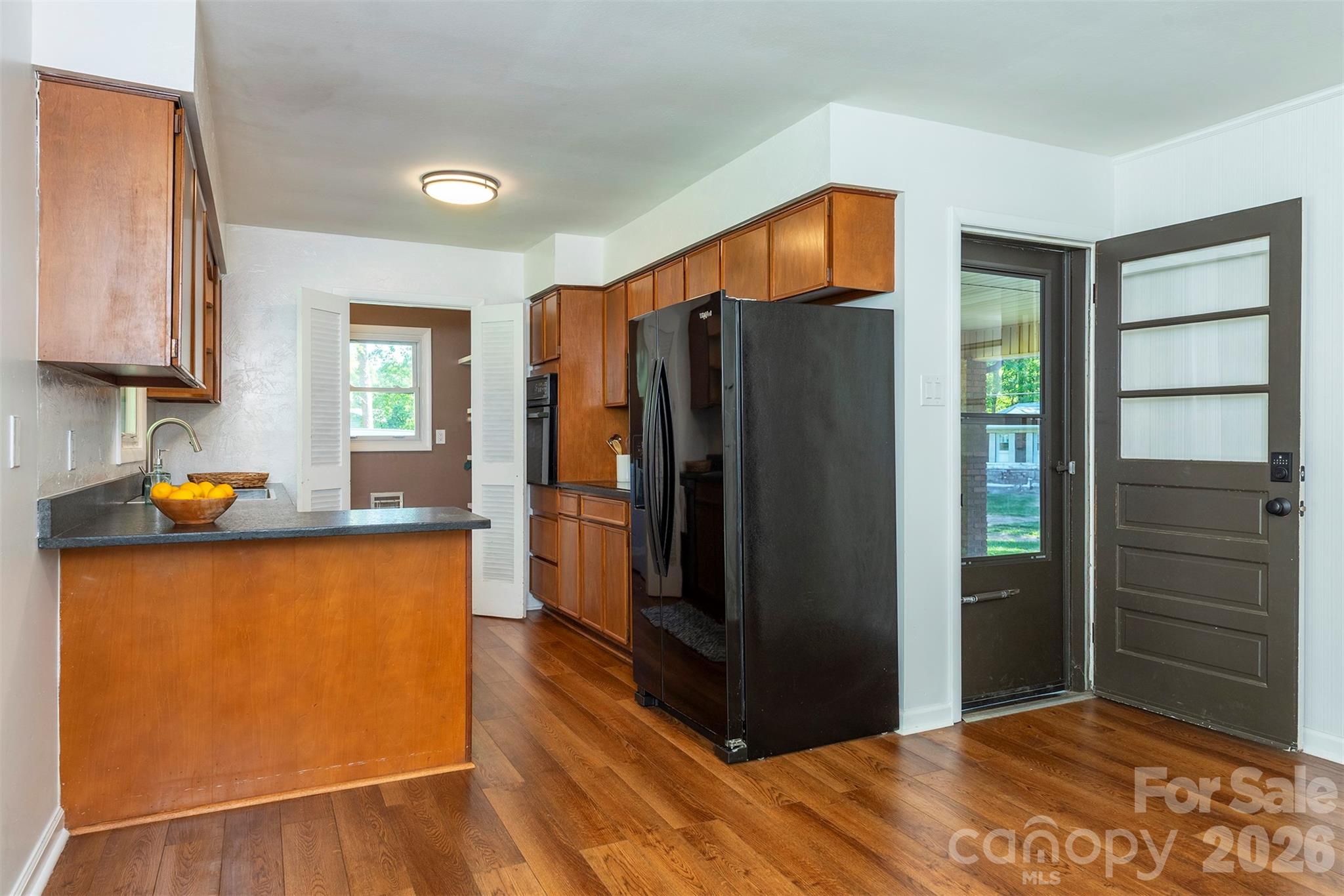 main property photo 11