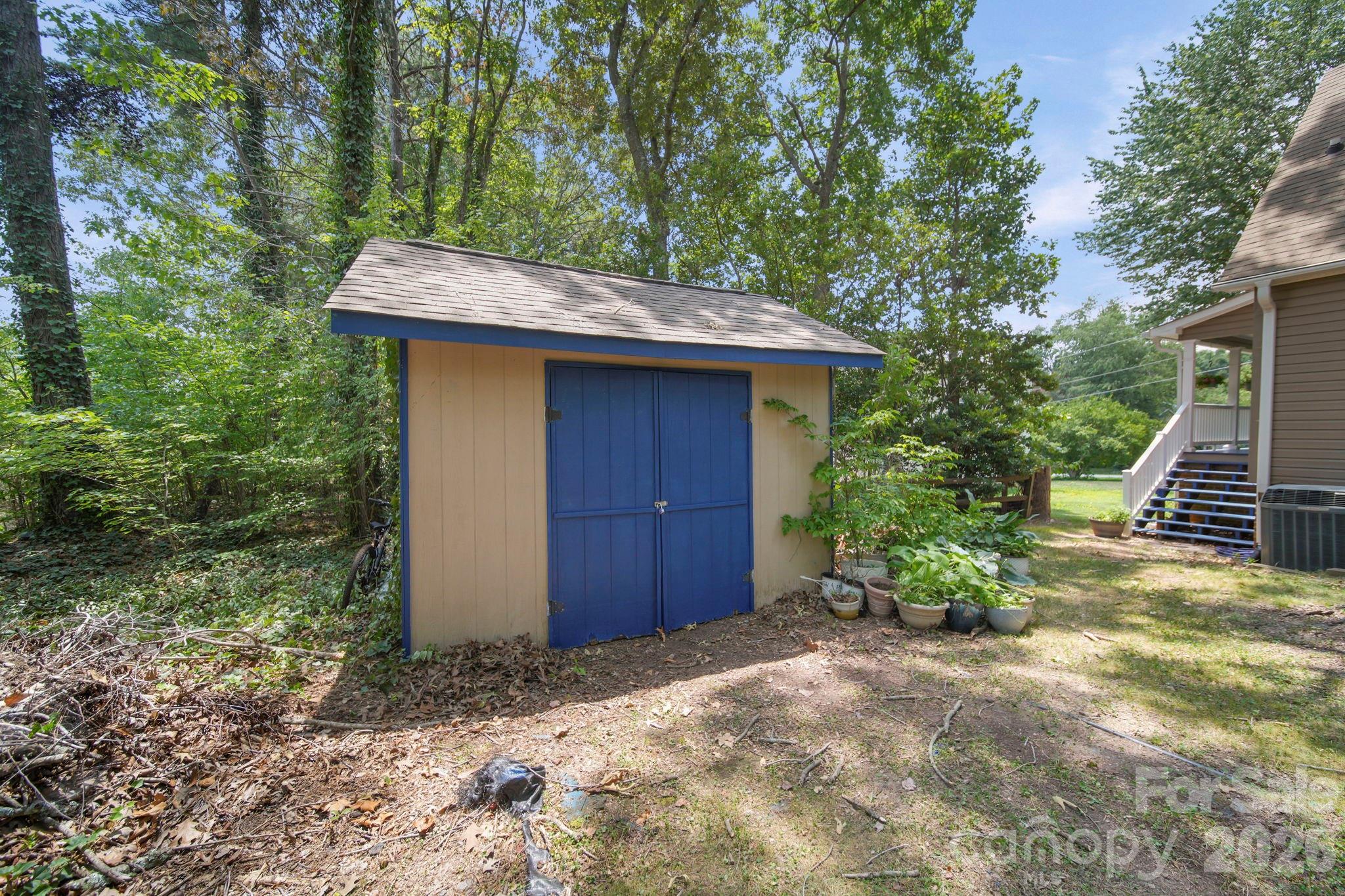 main property photo 30