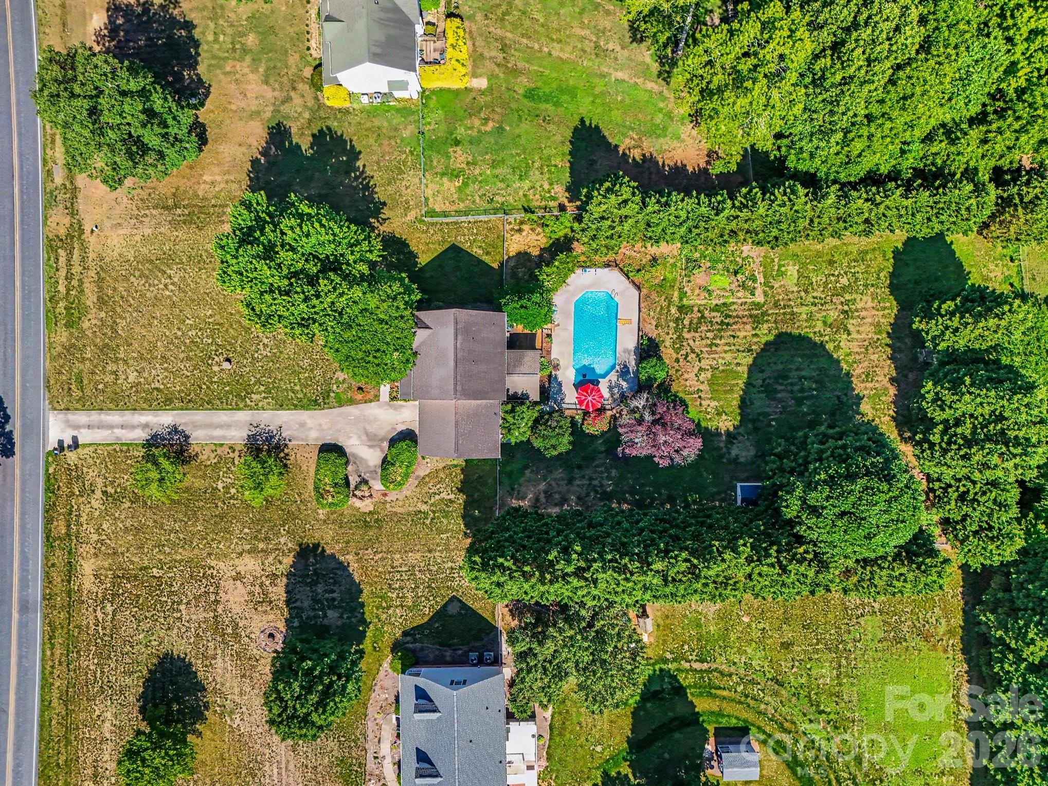 main property photo 8