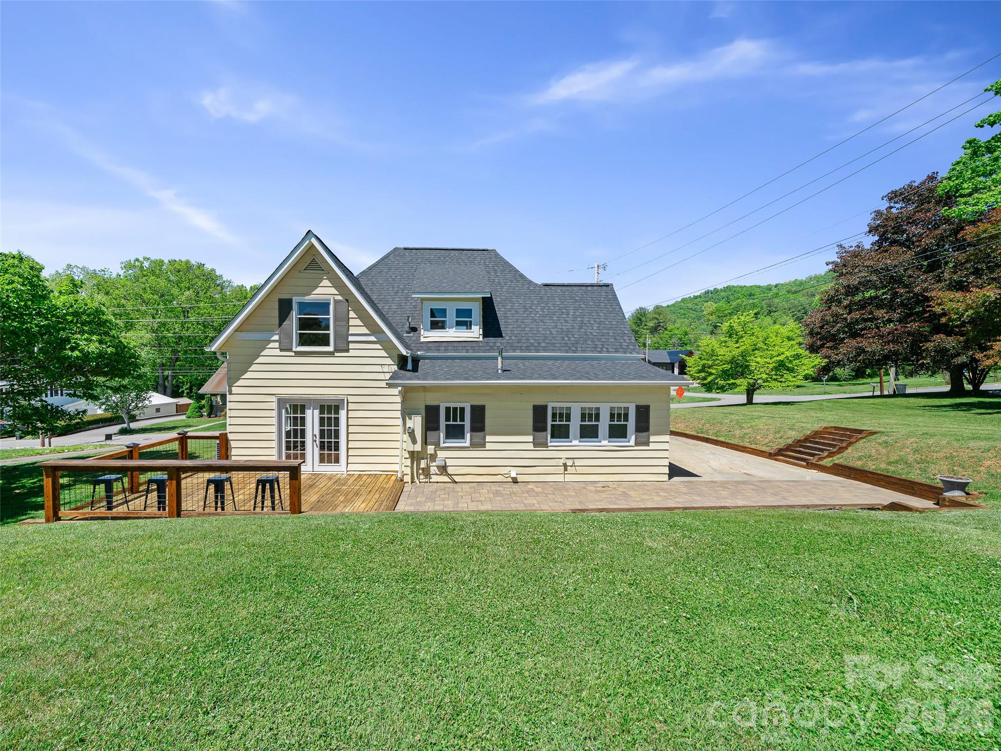 main property photo 34