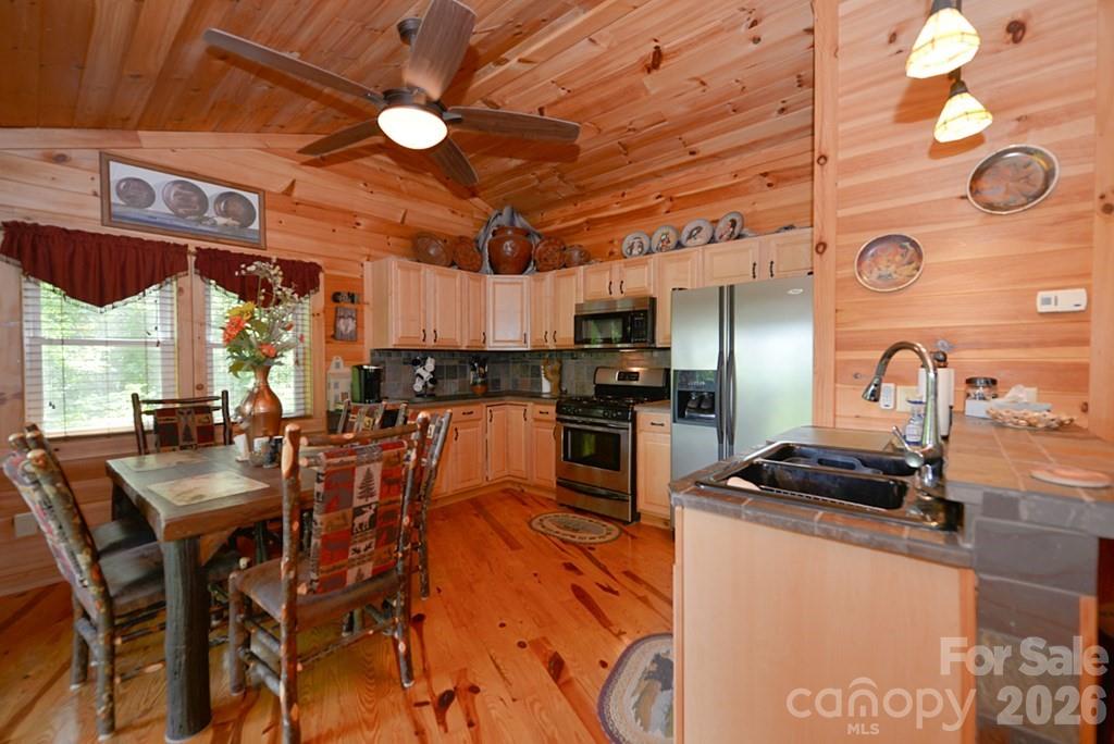 main property photo 14
