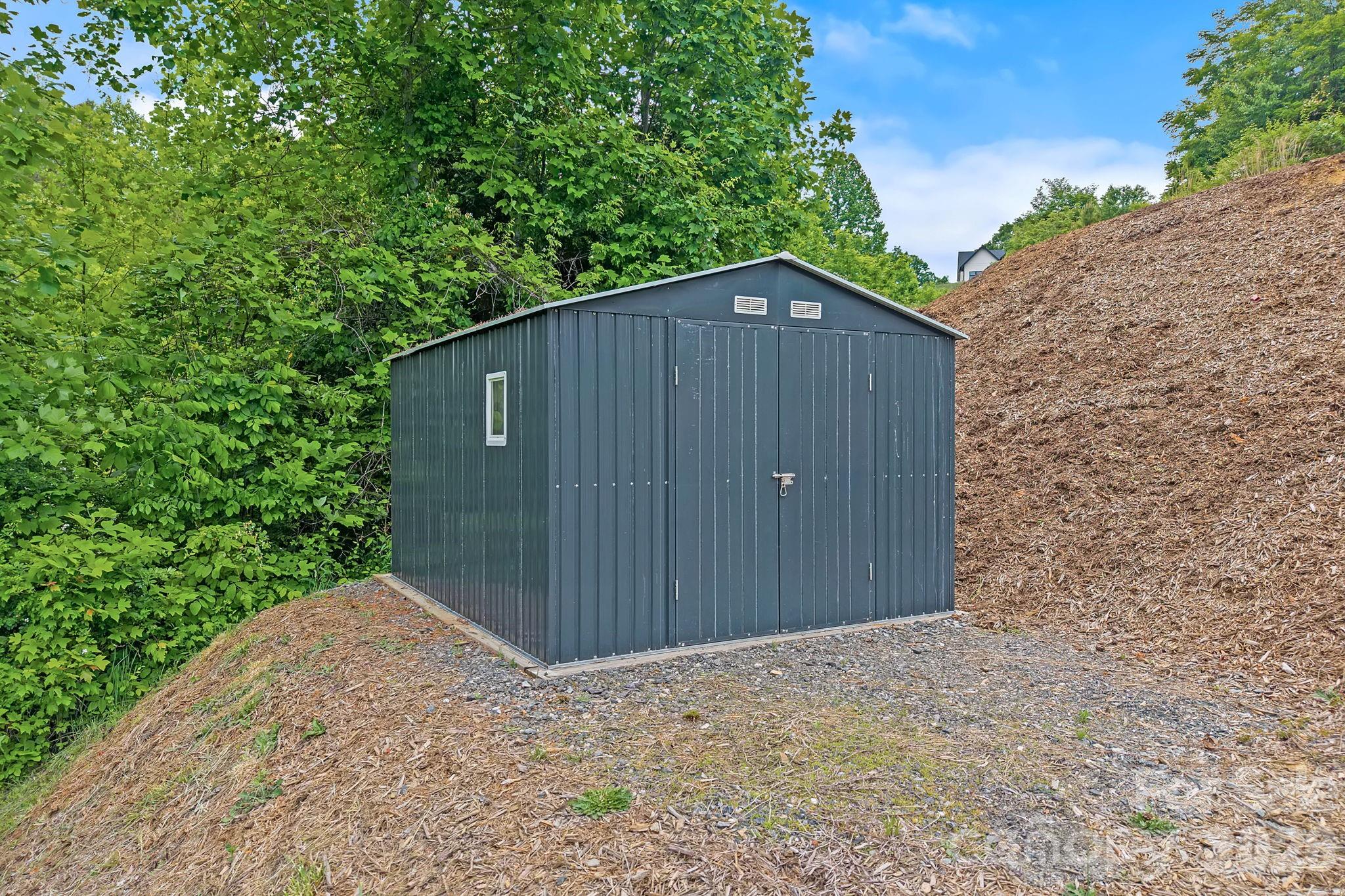 main property photo 40