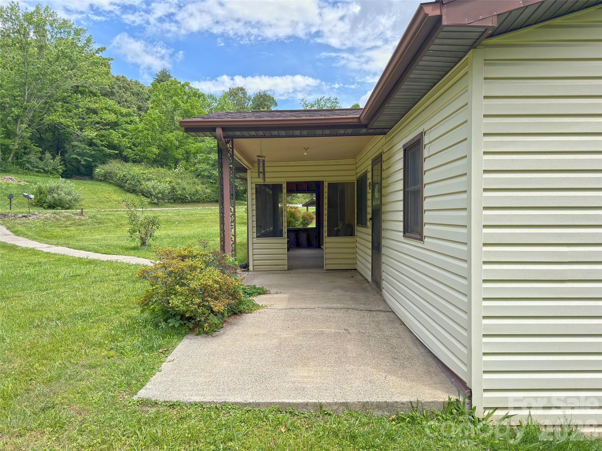 main property photo 28