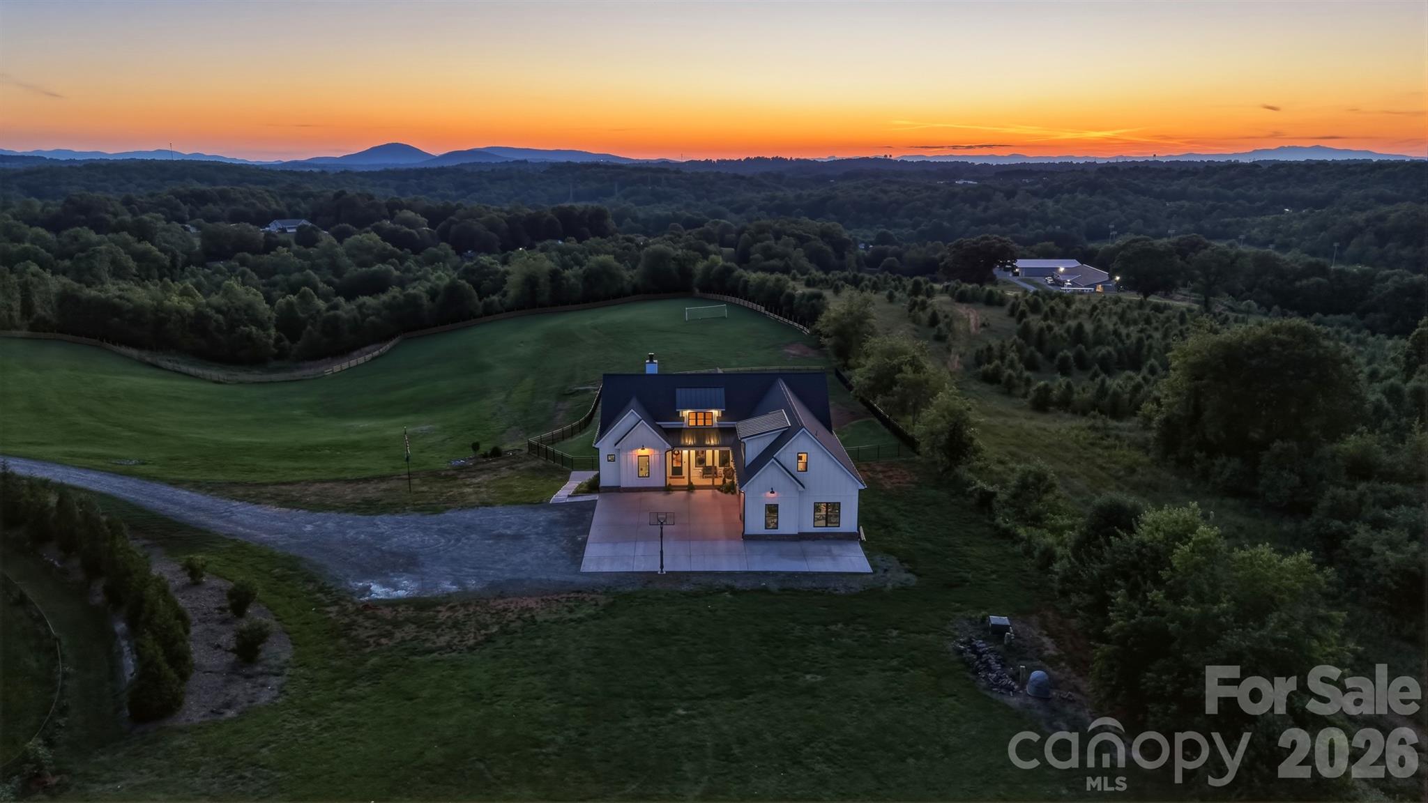 main property photo 11