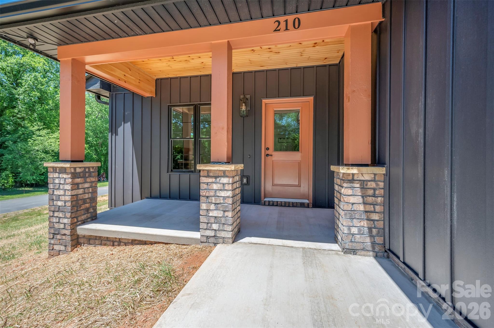 main property photo 6