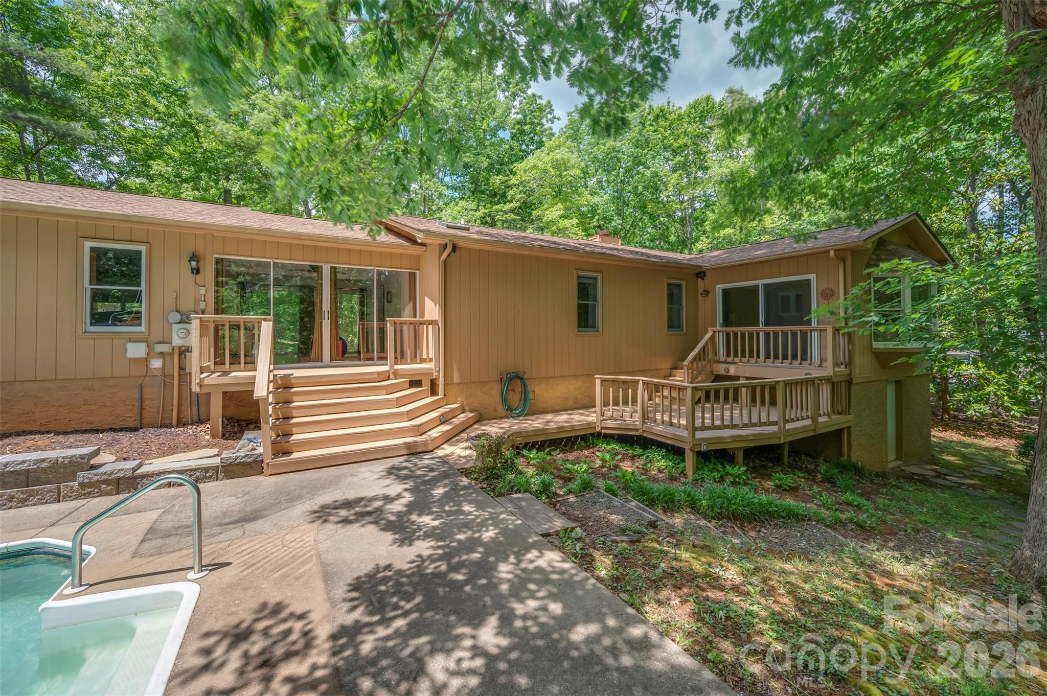 main property photo 31