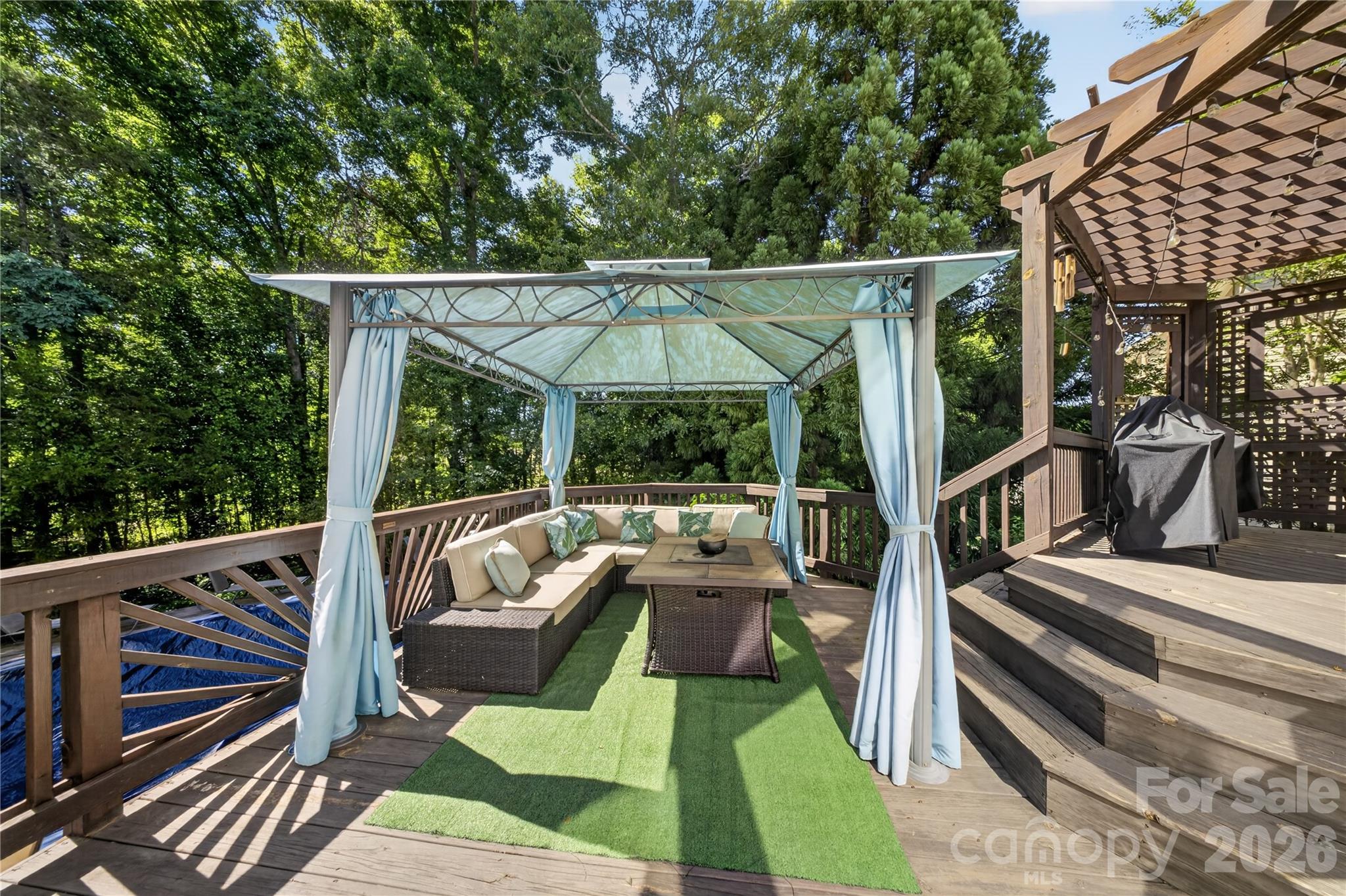 main property photo 28
