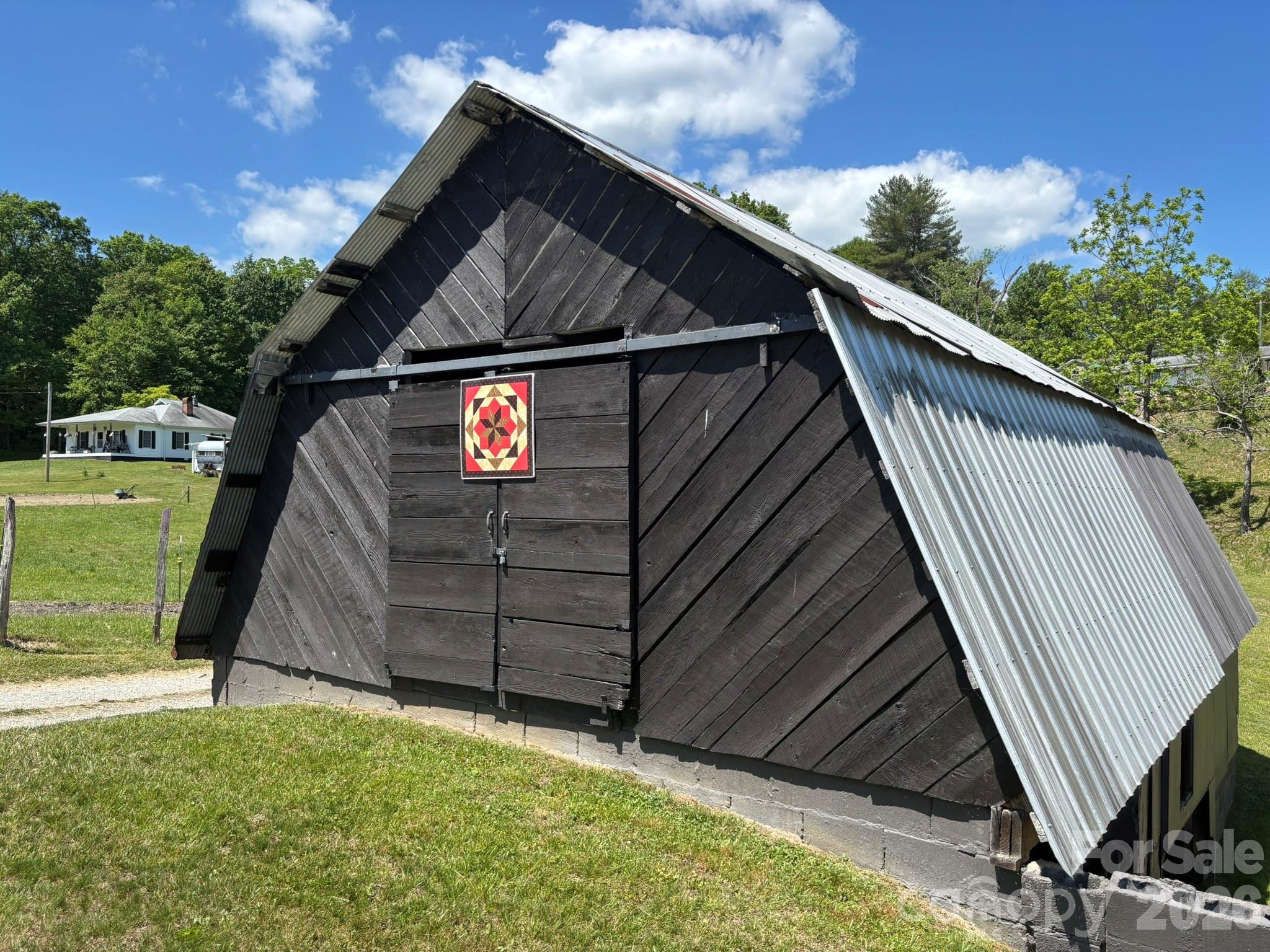 main property photo 32