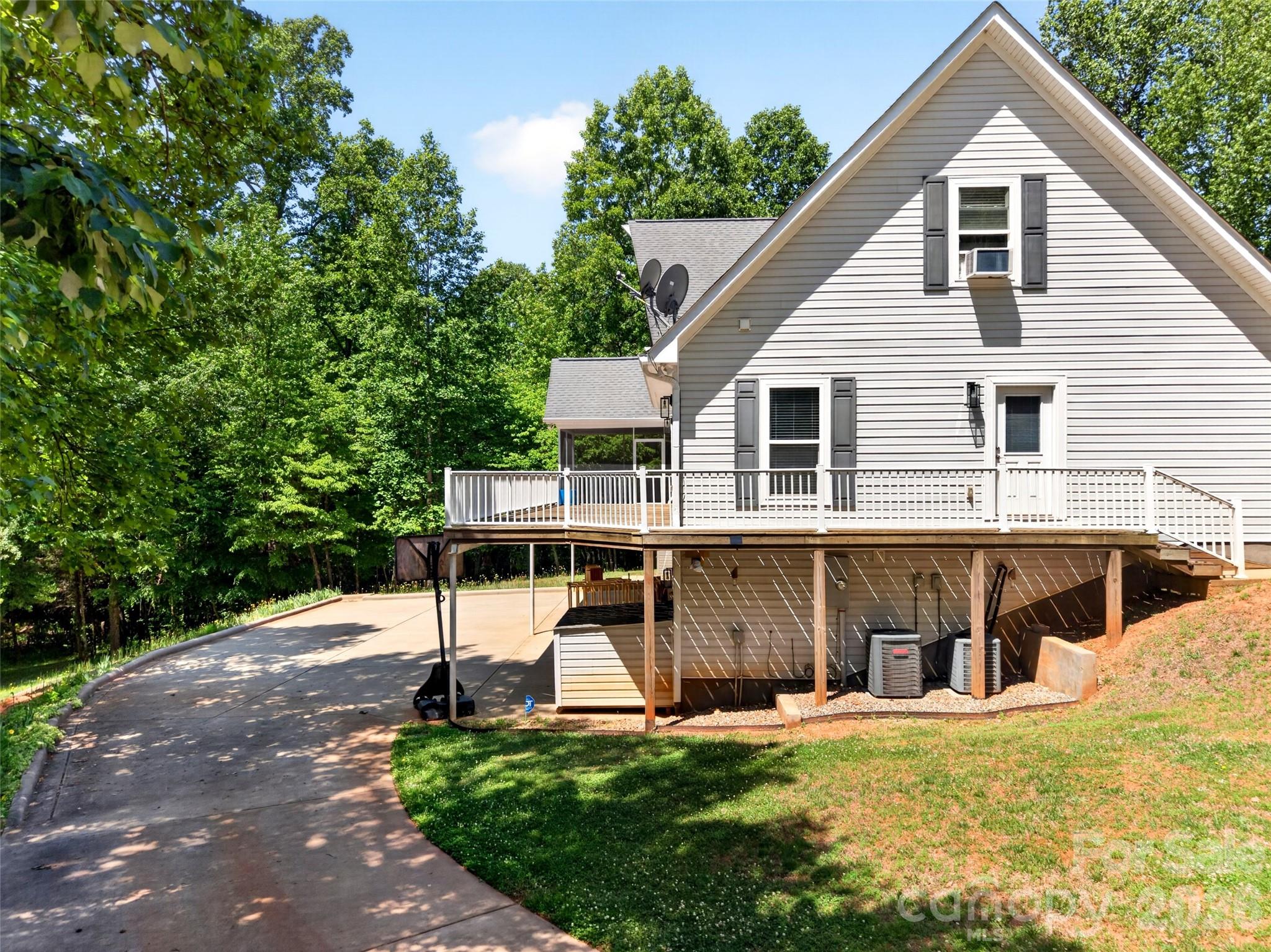 main property photo 9