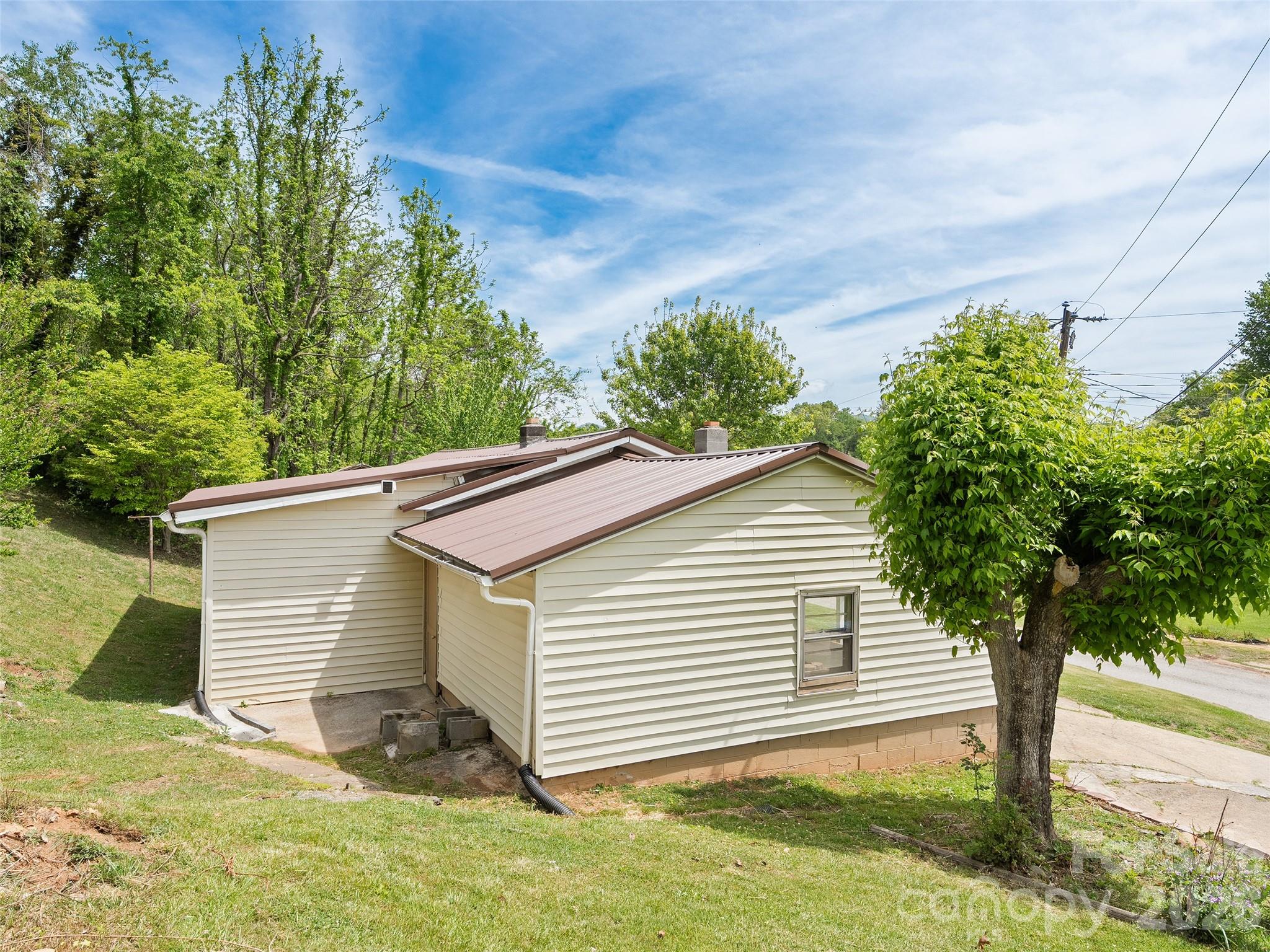 main property photo 19