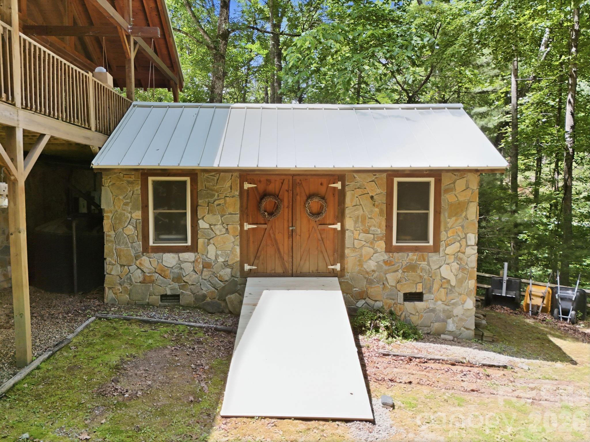 main property photo 7