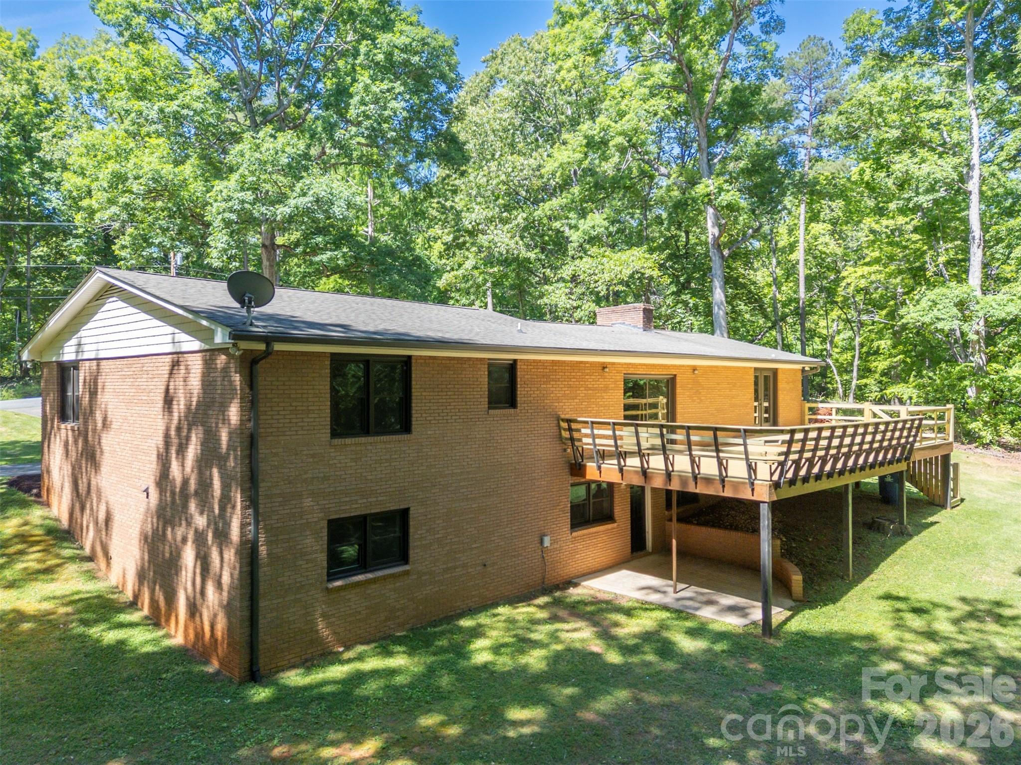 main property photo 40