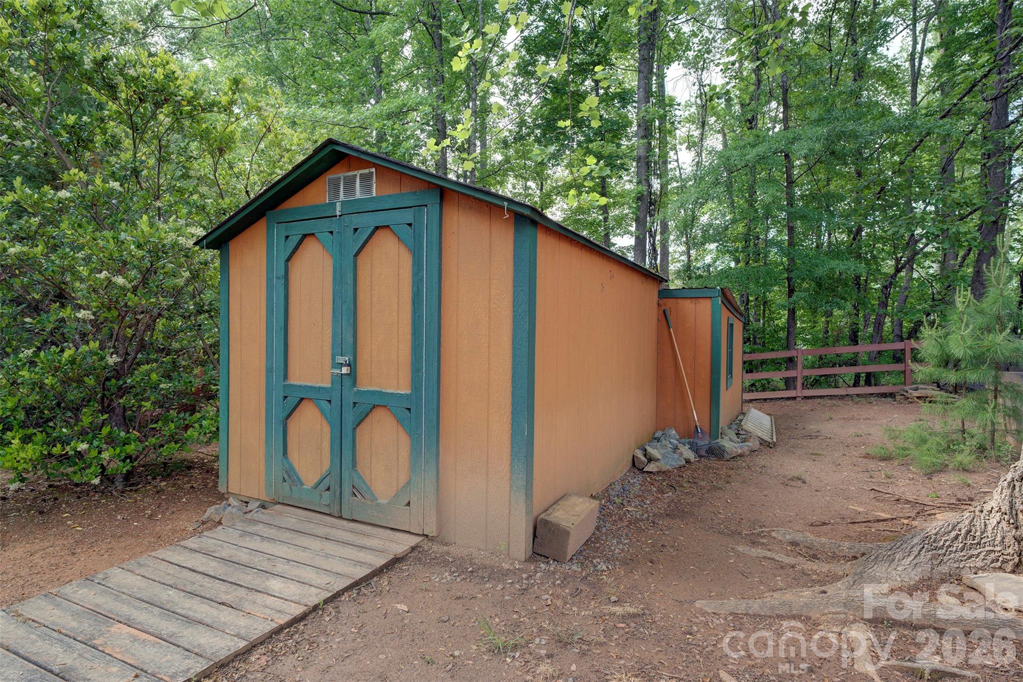 main property photo 34