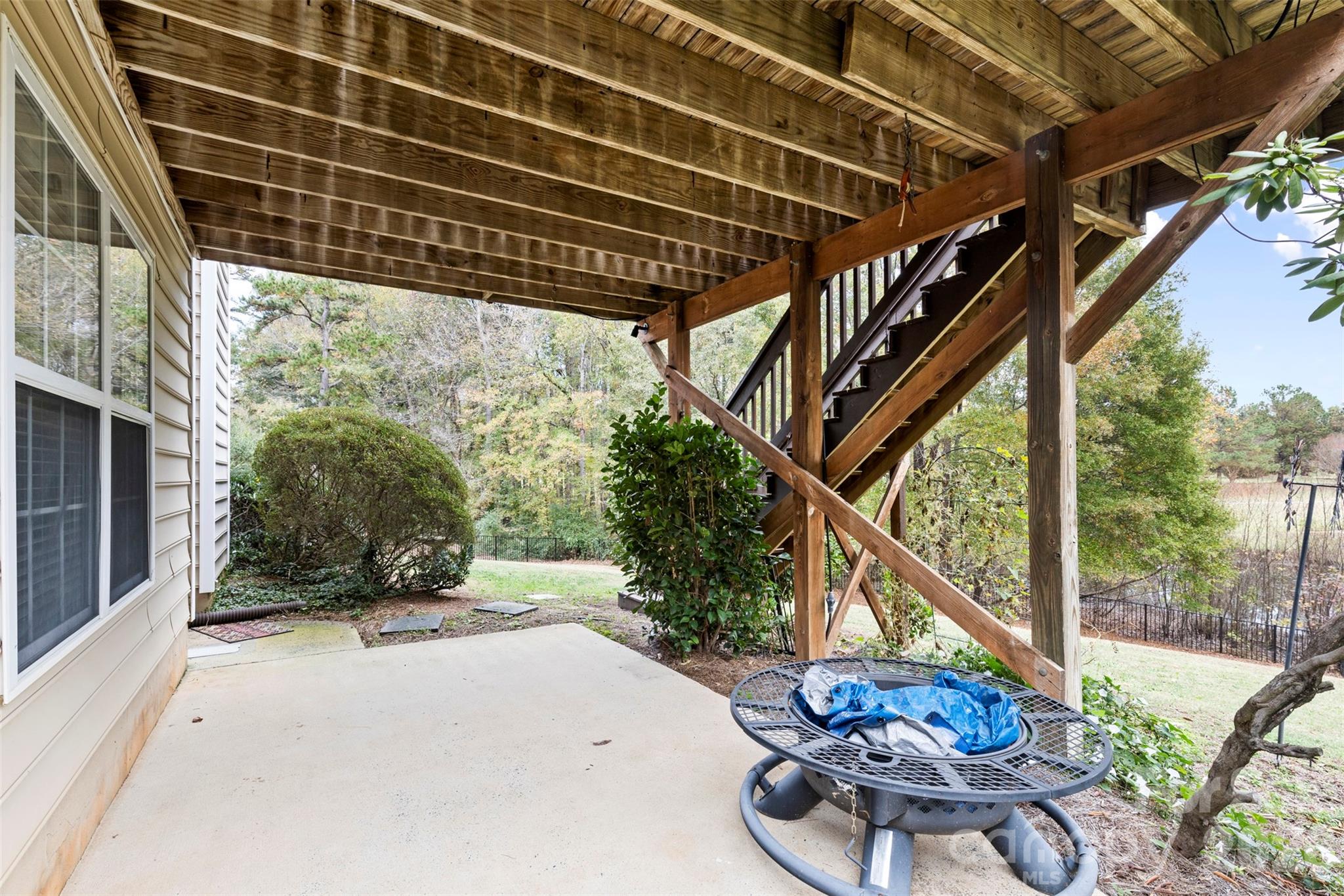 main property photo 32