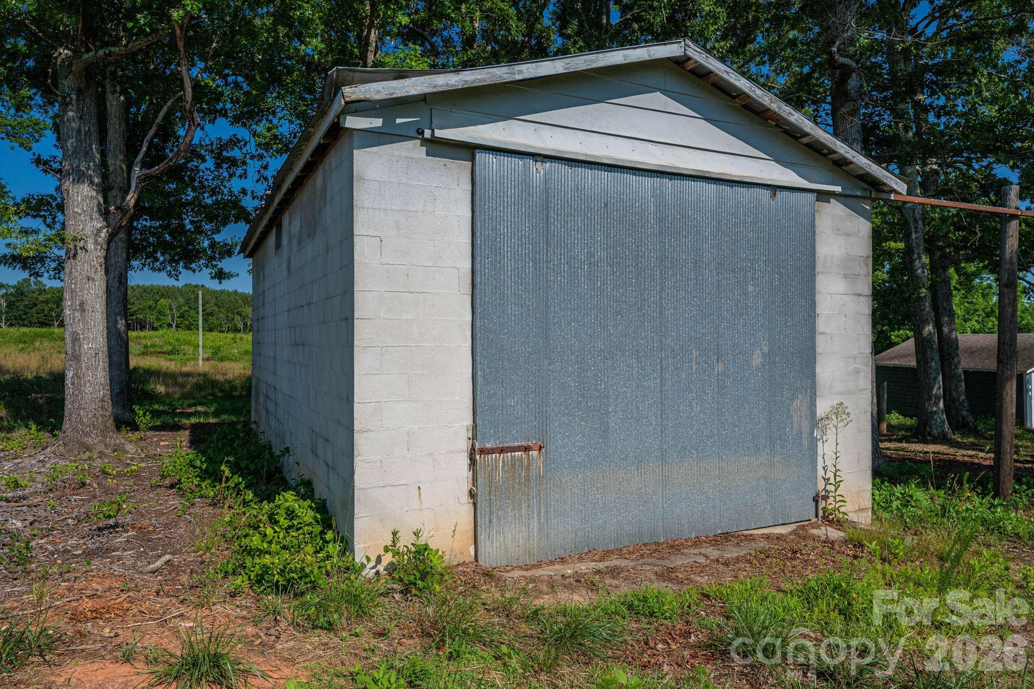 main property photo 9