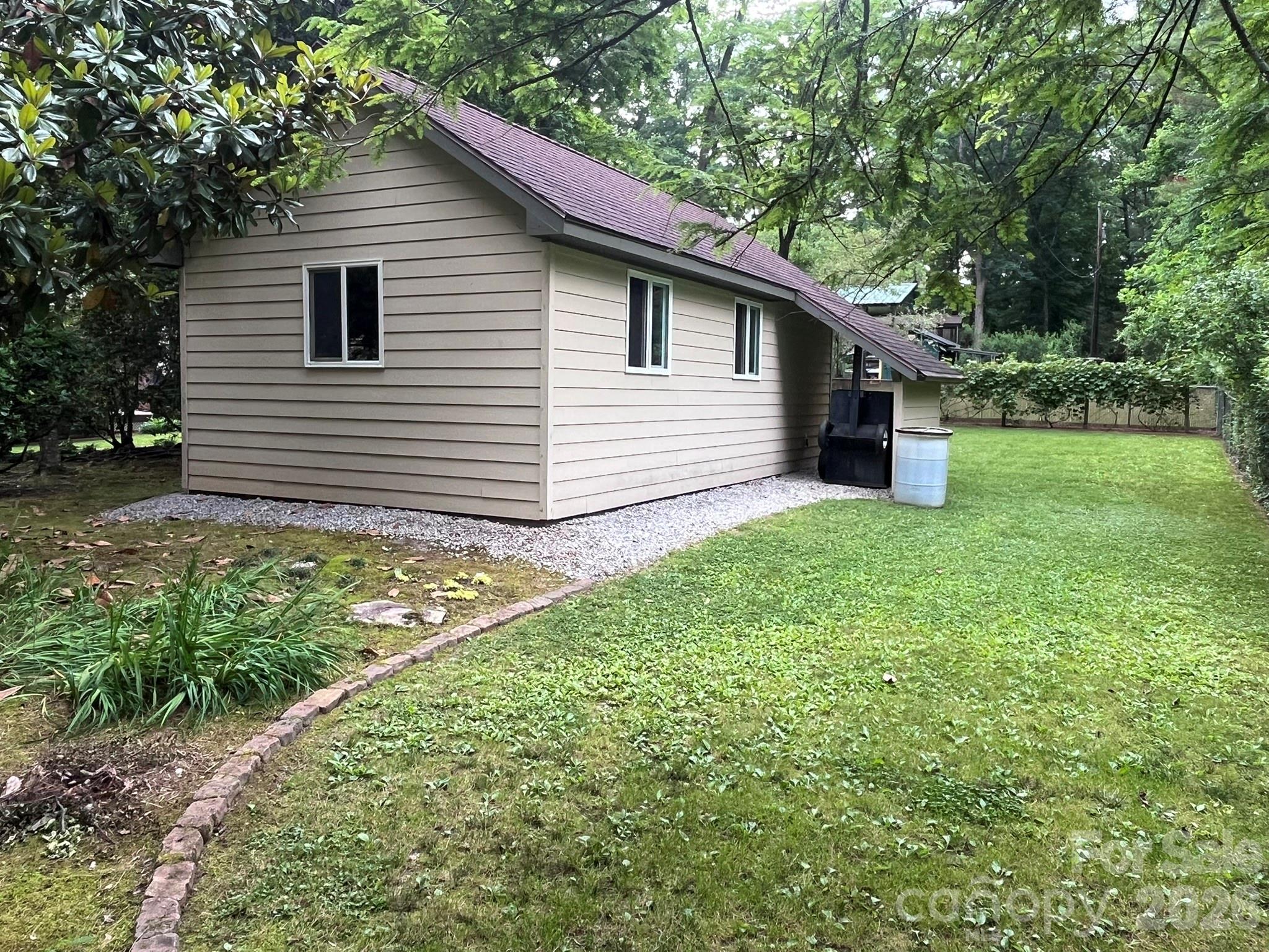 main property photo 40